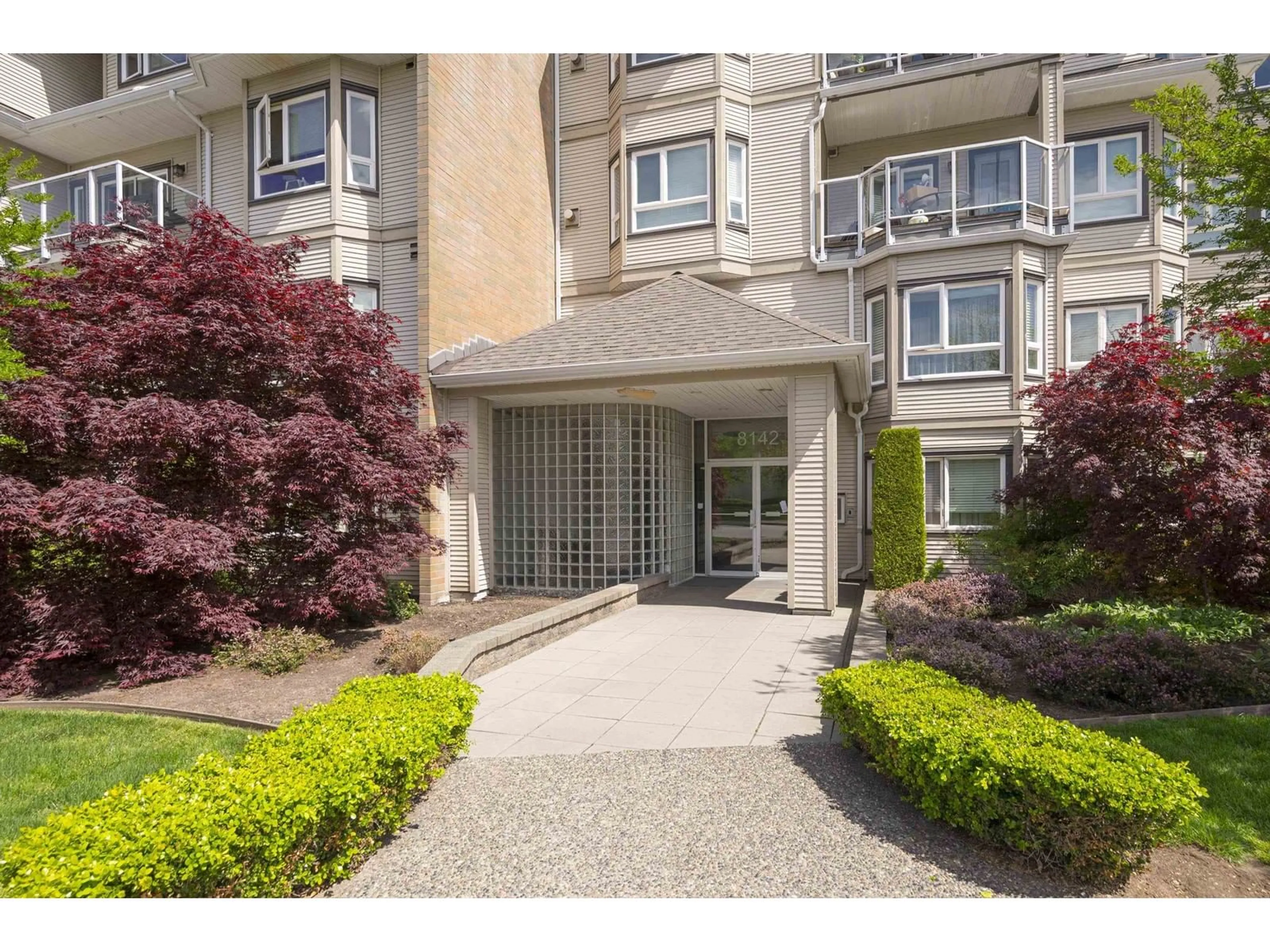Indoor foyer for 413 - 8142 120A, Surrey British Columbia V3W0N1