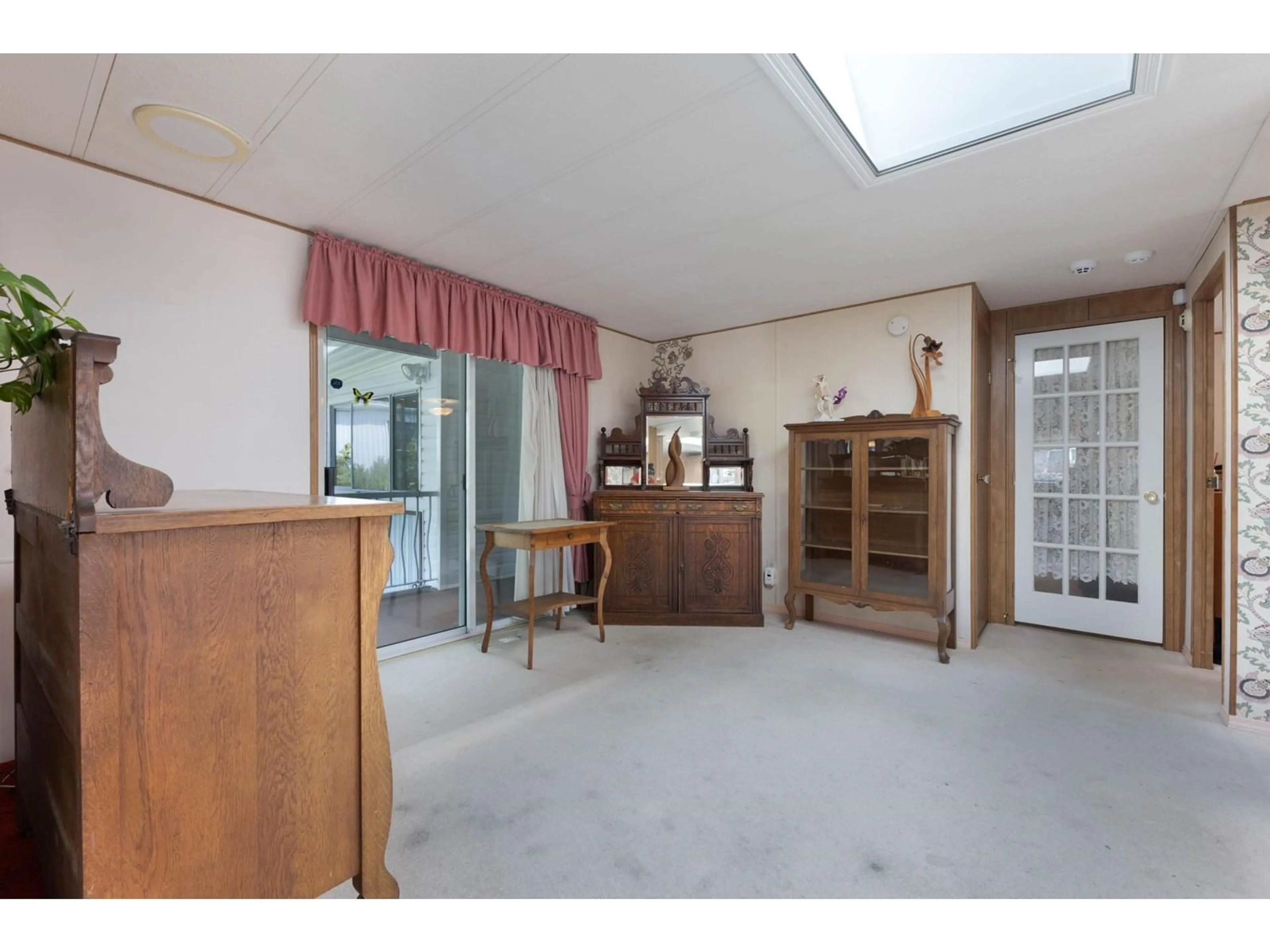 A pic of a room for 87 - 15875 20, Surrey British Columbia V4A2B1