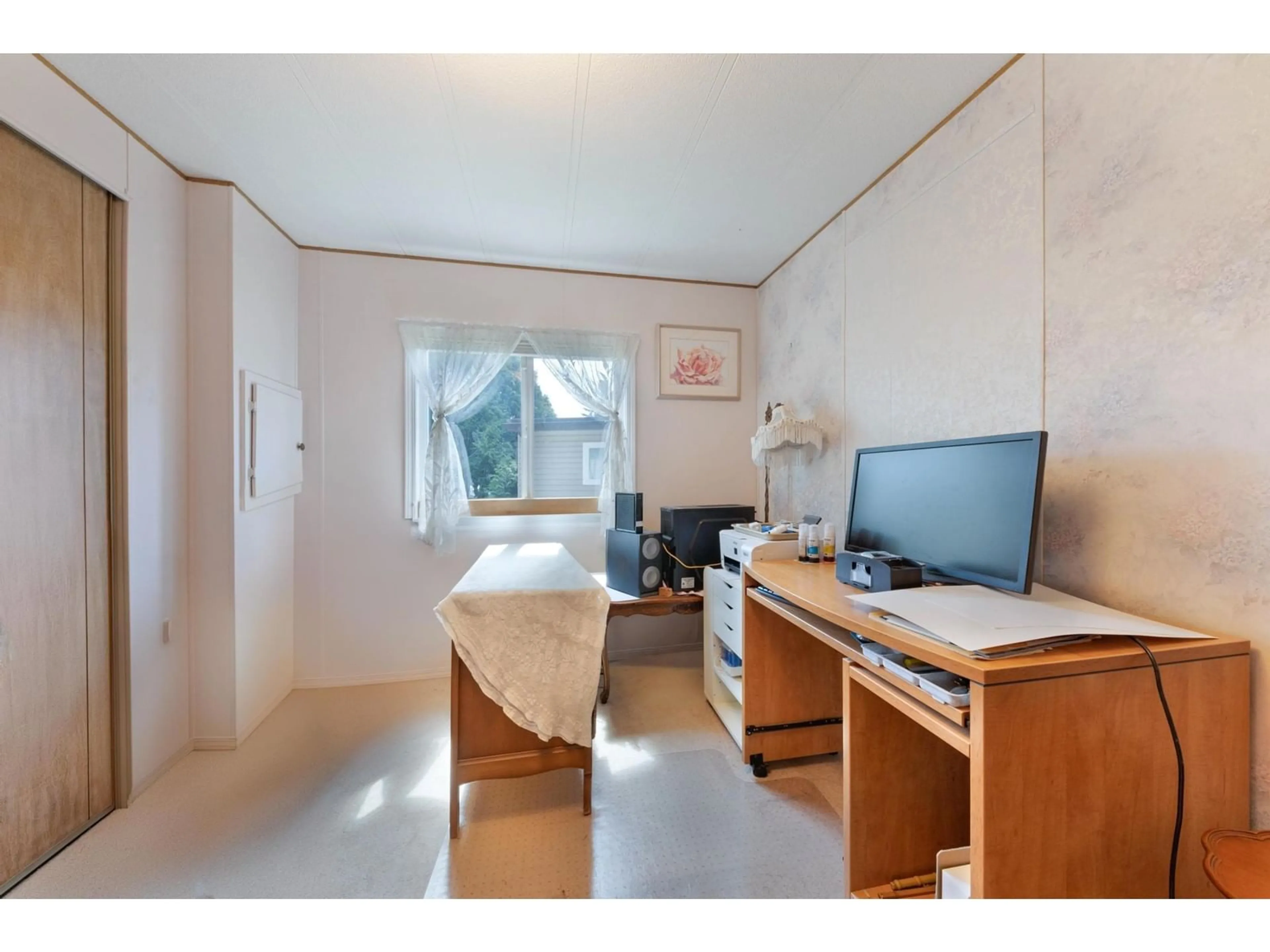 A pic of a room for 87 - 15875 20, Surrey British Columbia V4A2B1