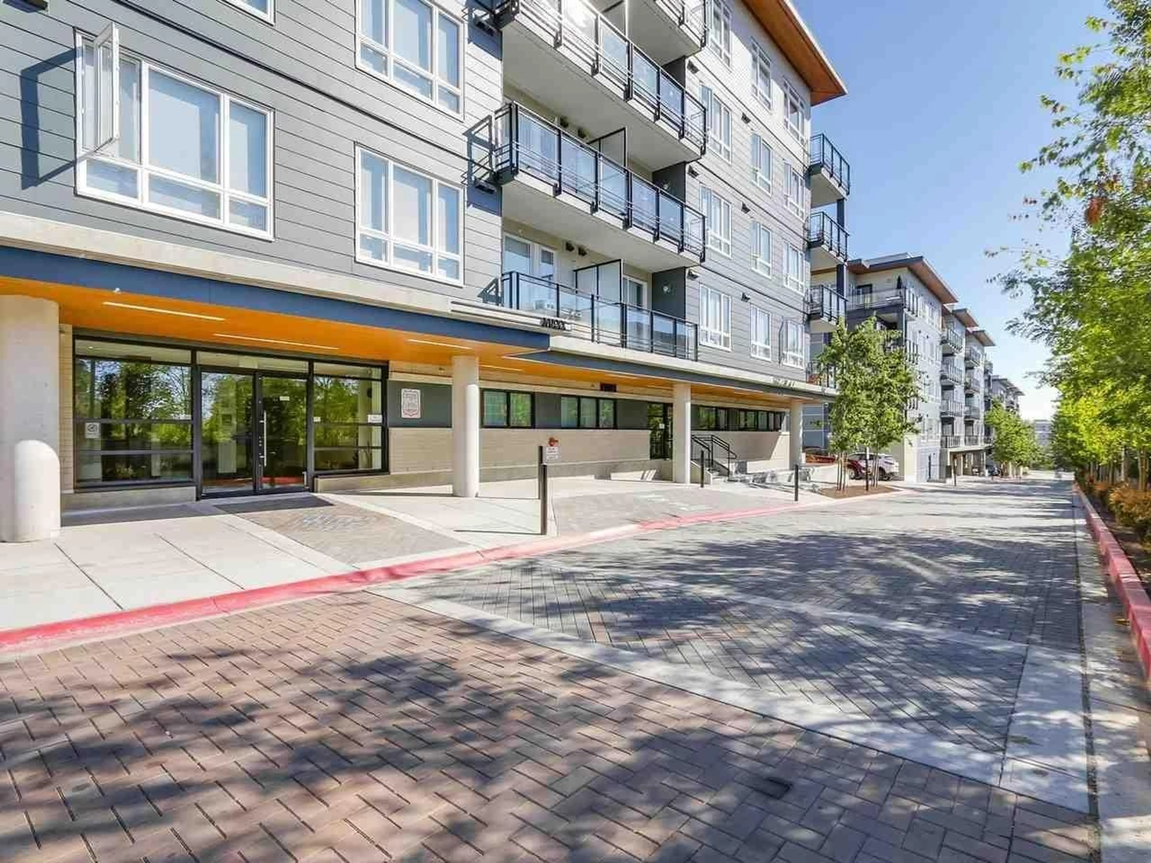 Patio, street for 212 - 13919 FRASER, Surrey British Columbia V3T4E6