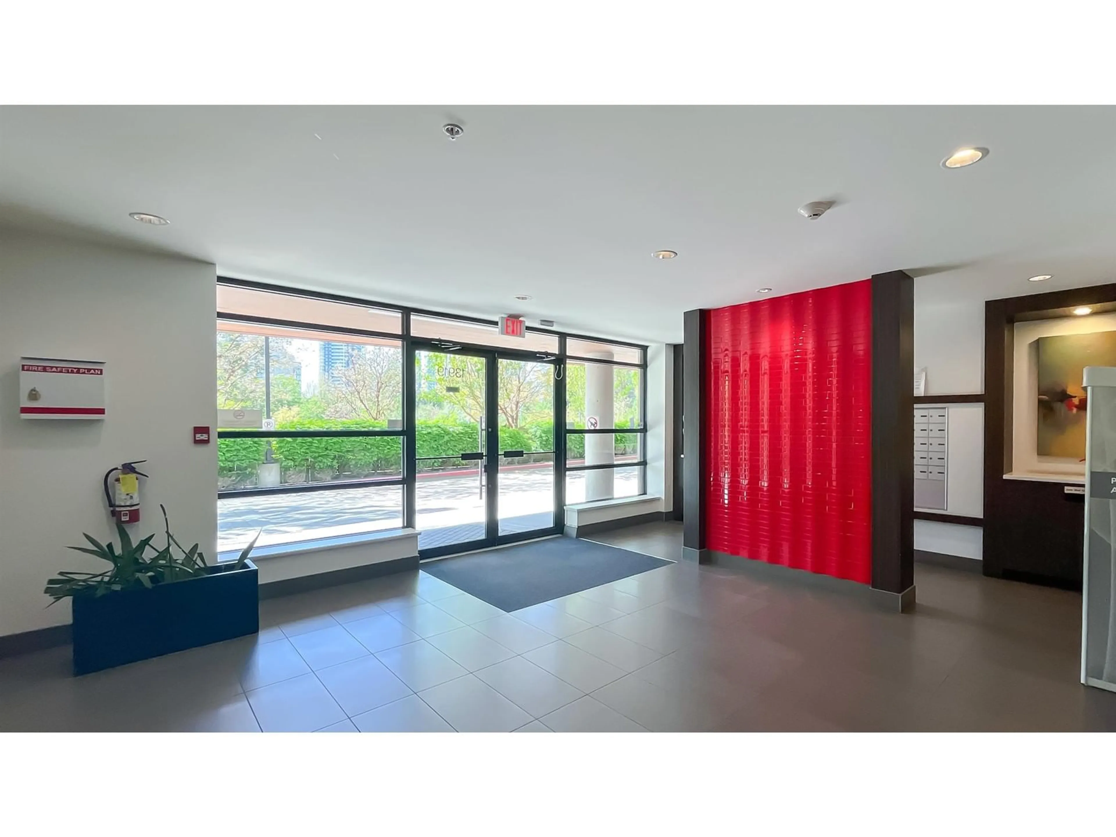 Indoor foyer for 212 - 13919 FRASER, Surrey British Columbia V3T4E6