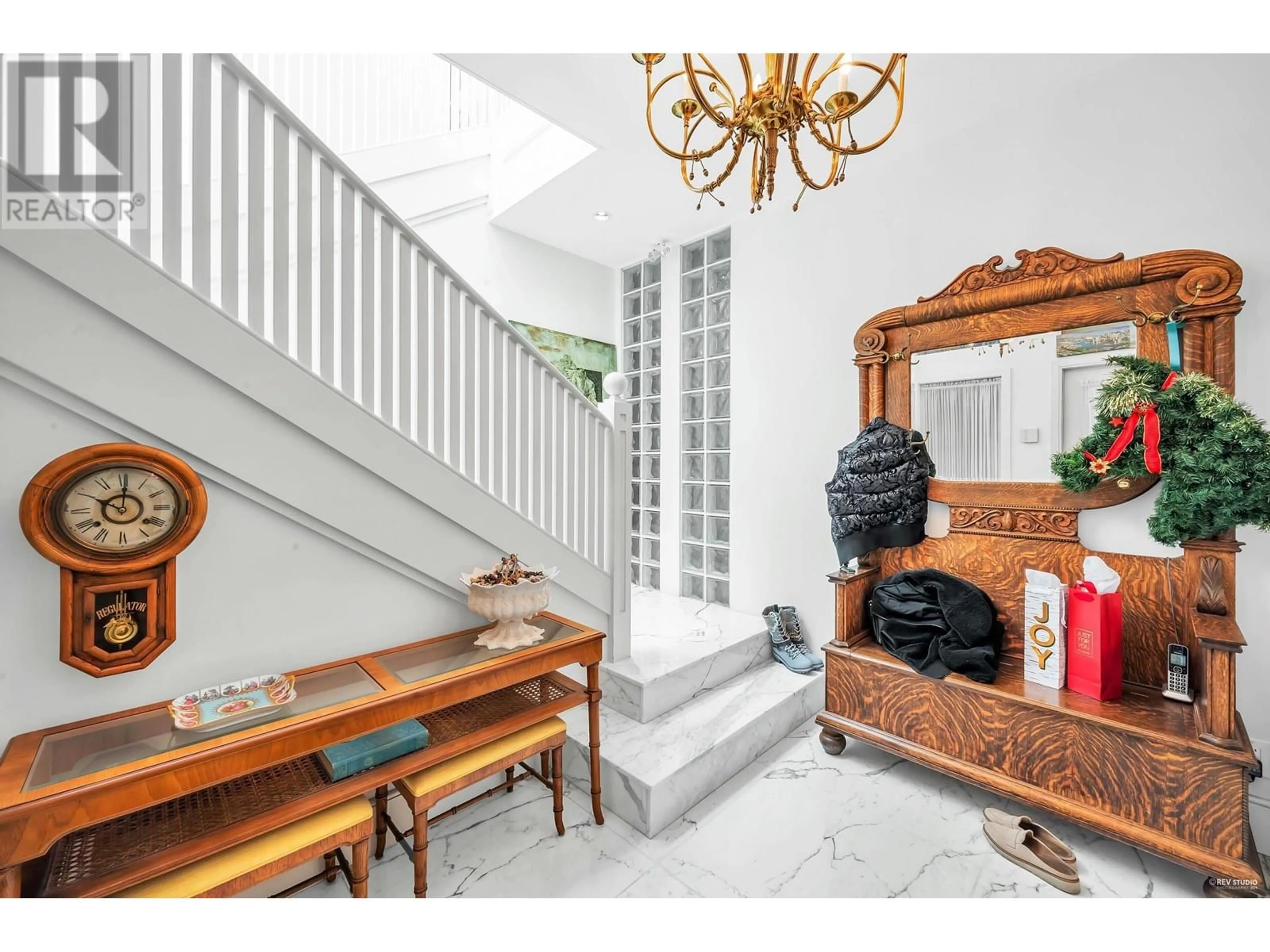 Indoor entryway for PH - 2065 4TH AVENUE, Vancouver British Columbia V6J1N3