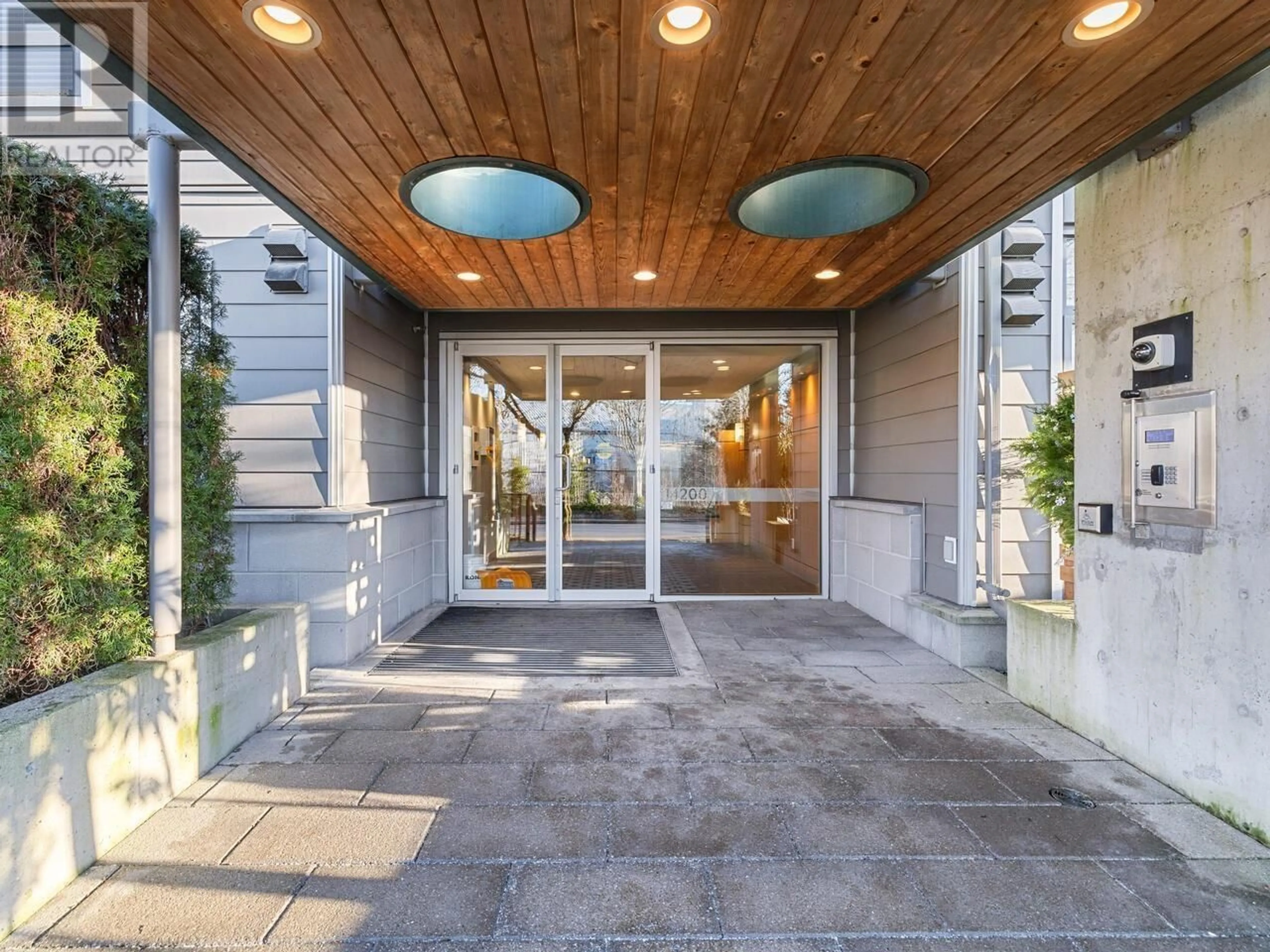 Indoor foyer for 310 - 14200 RIVERPORT WAY, Richmond British Columbia V6W1M4