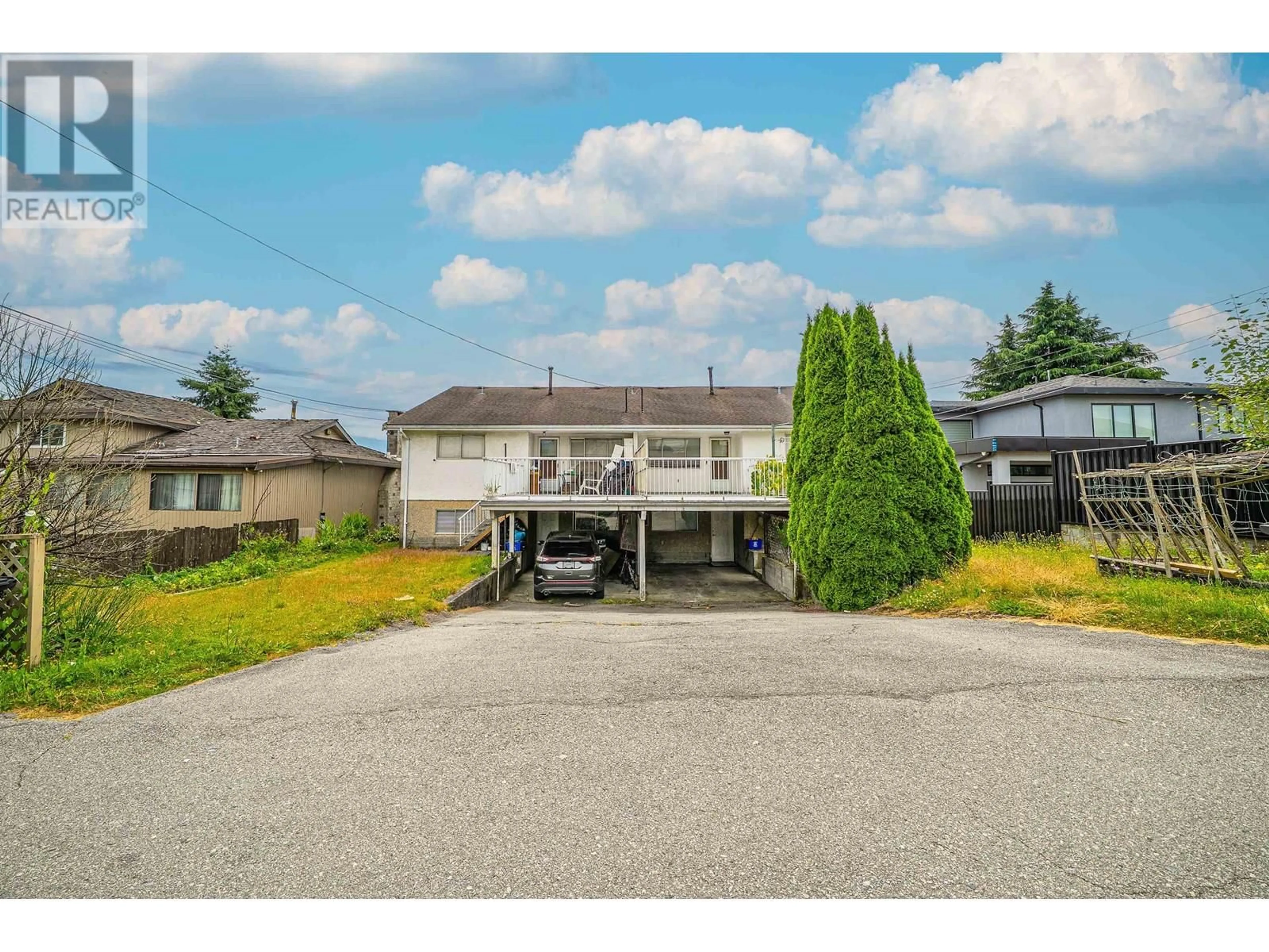 A pic from outside/outdoor area/front of a property/back of a property/a pic from drone, unknown for 6651 LOCHDALE STREET, Burnaby British Columbia V5B2M7