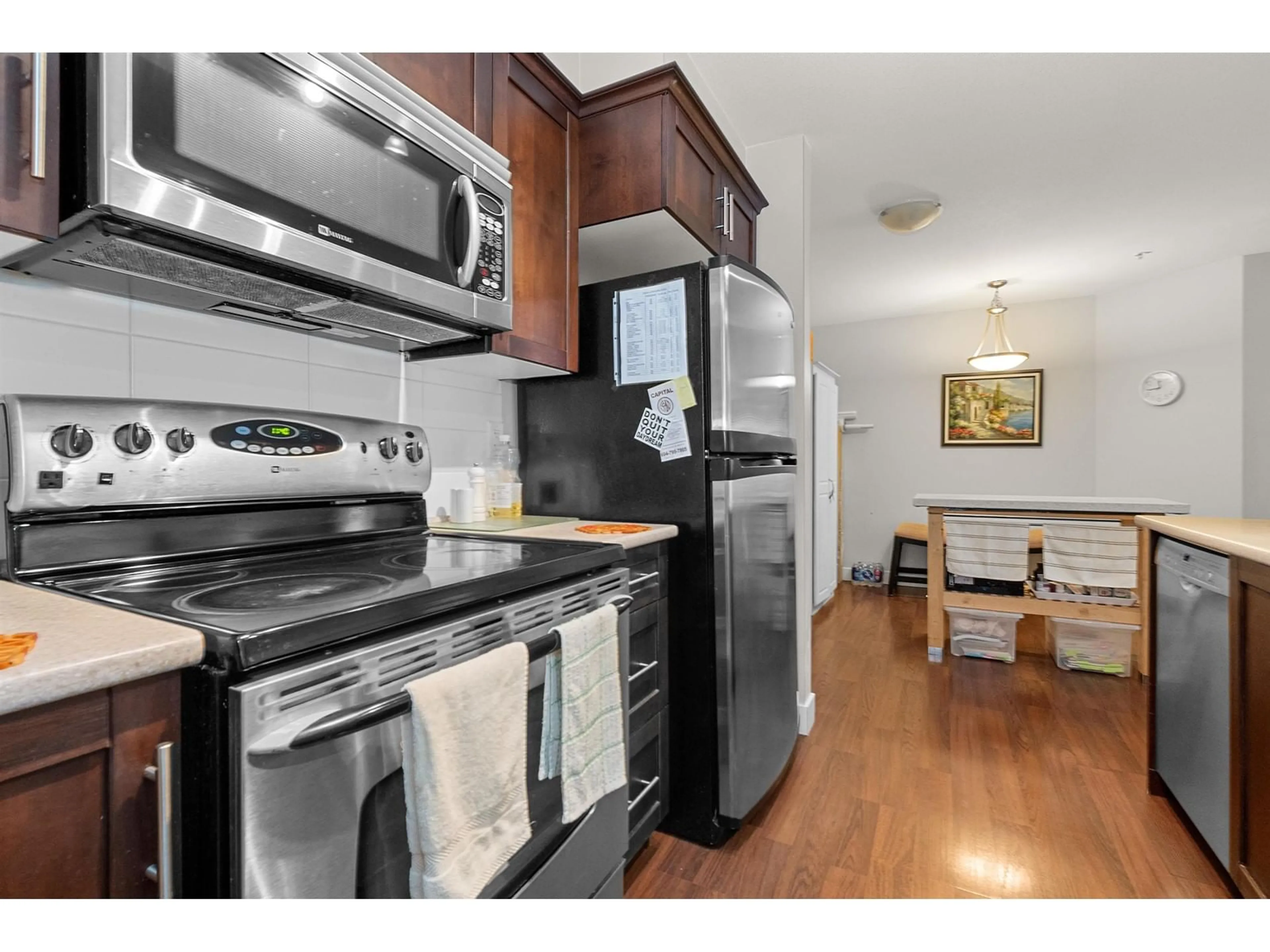 Standard kitchen, wood/laminate floor for 316 - 46150 BOLE AVENUE, Chilliwack British Columbia V2P0B7