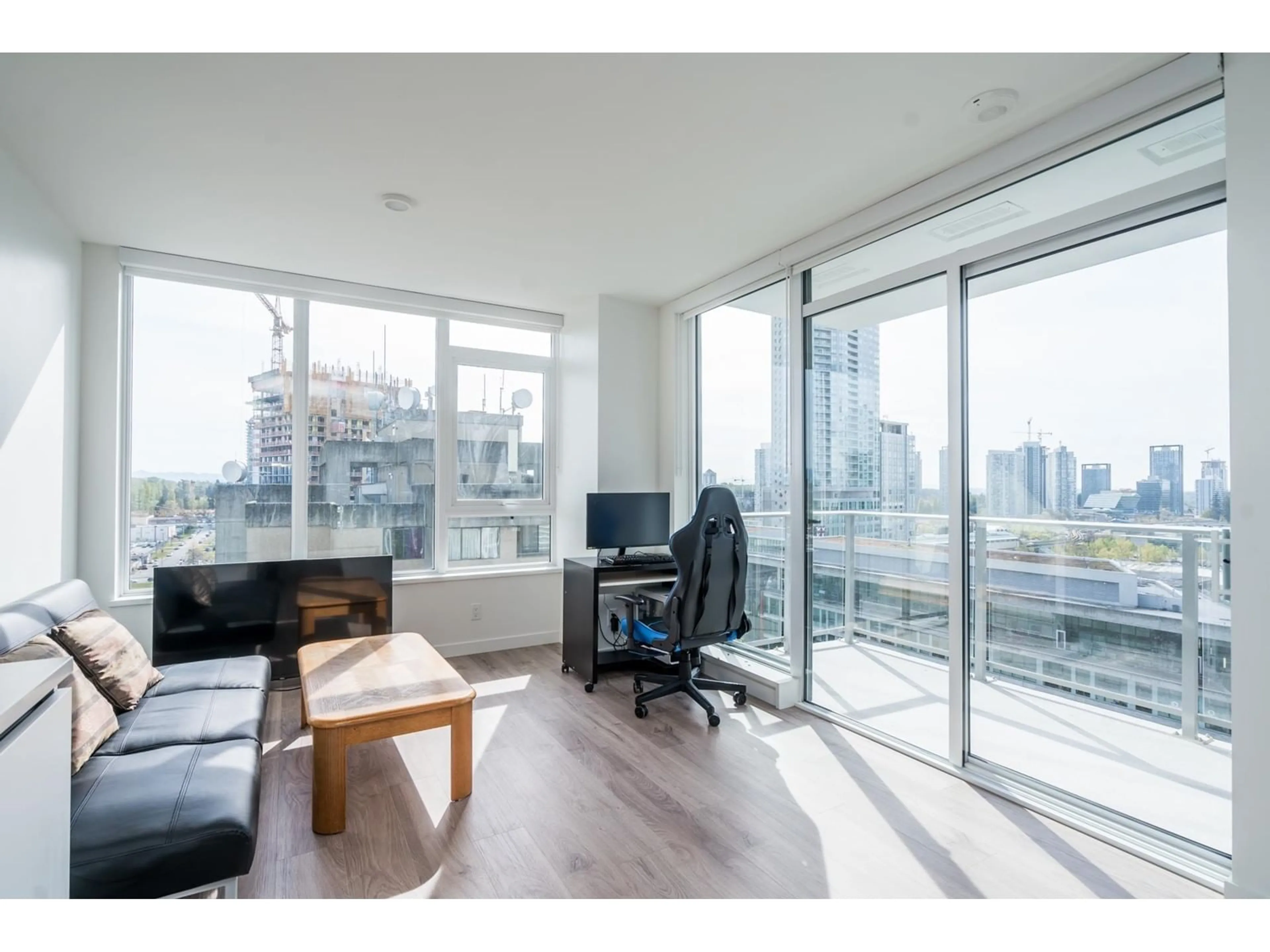 Living room with furniture, wood/laminate floor for 1608 - 10448 UNIVERSITY, Surrey British Columbia V3T0S7