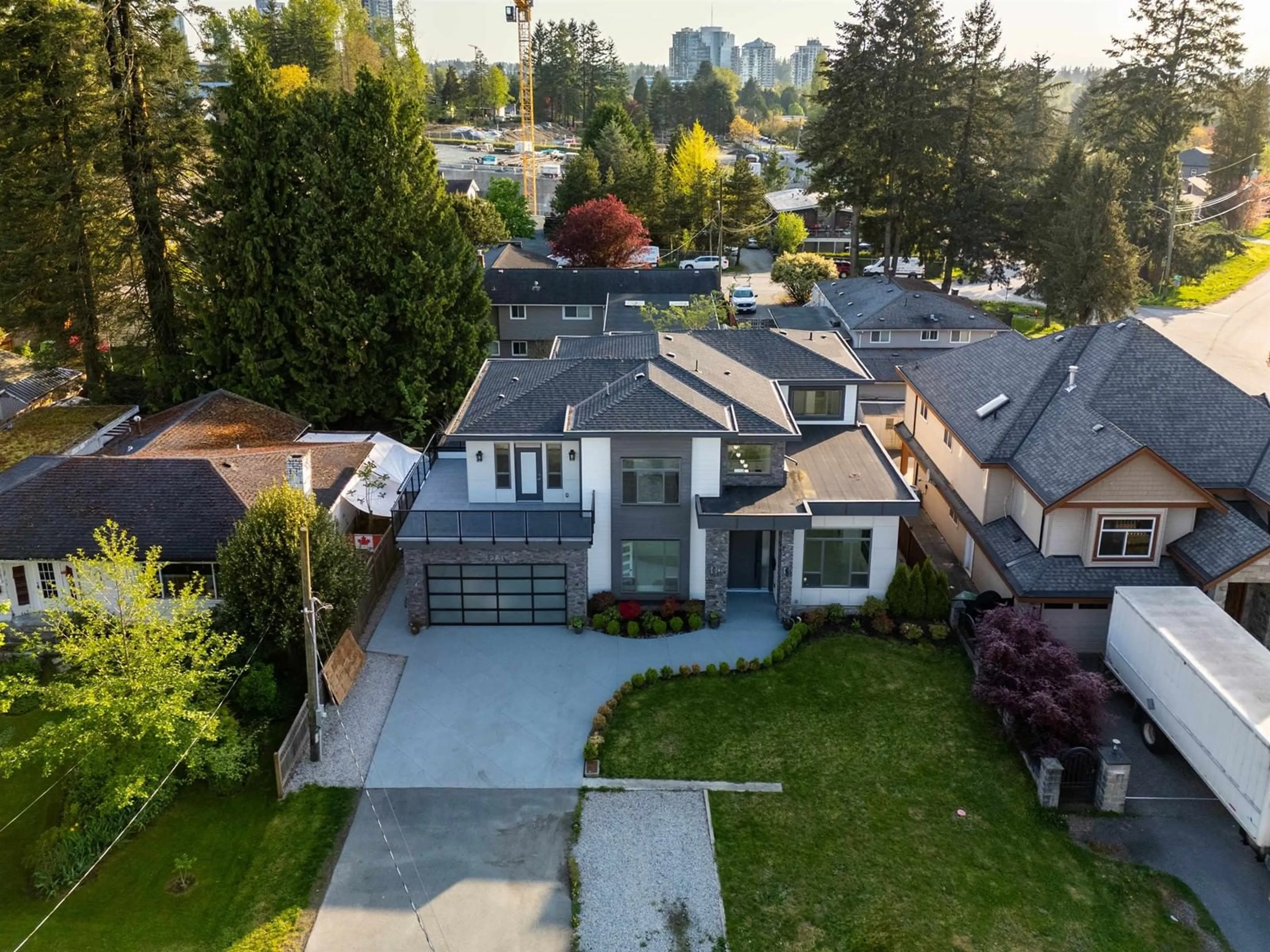 A pic from outside/outdoor area/front of a property/back of a property/a pic from drone, street for 13816 BRENTWOOD, Surrey British Columbia V3R5L8