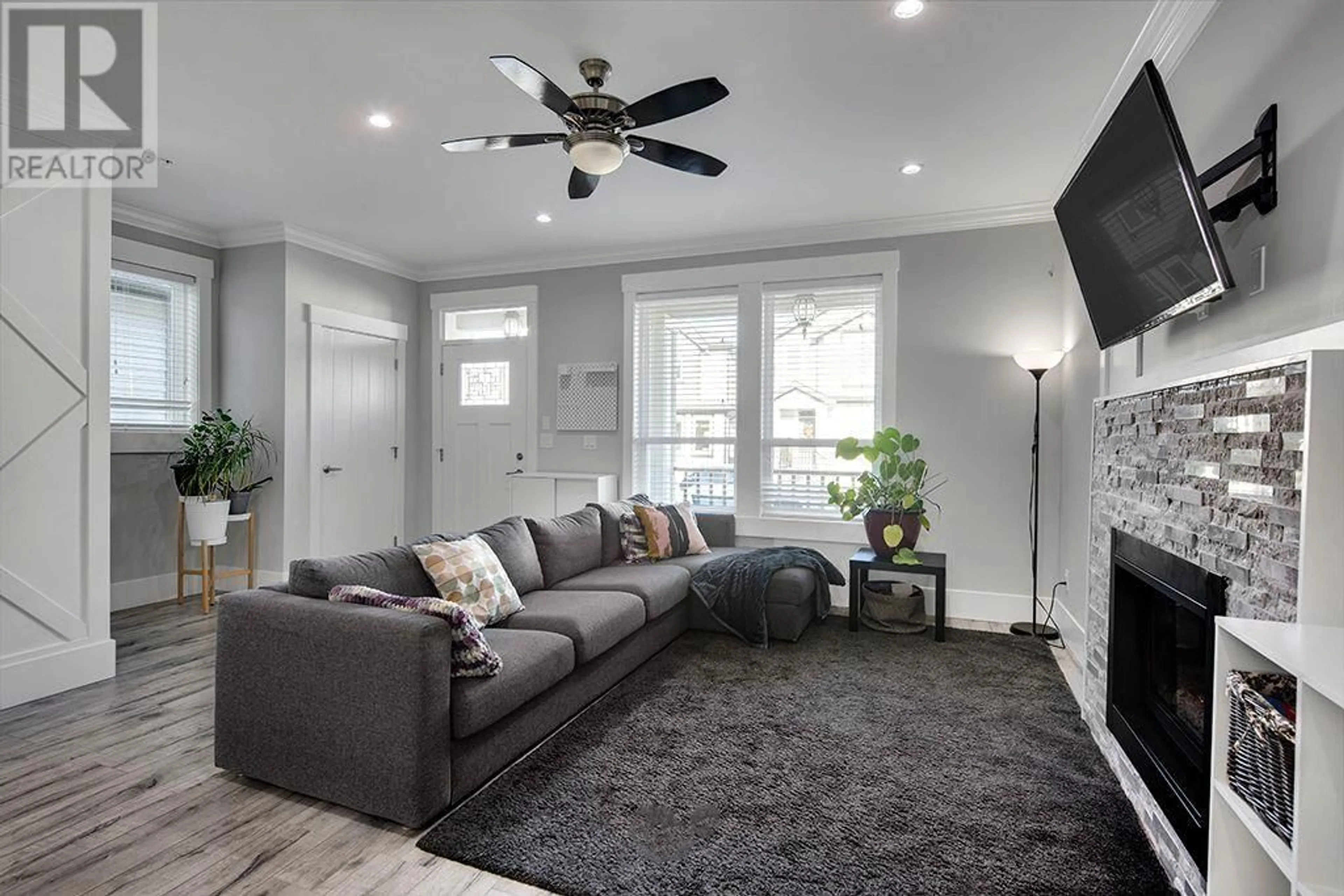 Living room with furniture, carpet floor for 24292 101A AVENUE, Maple Ridge British Columbia V2W0C2
