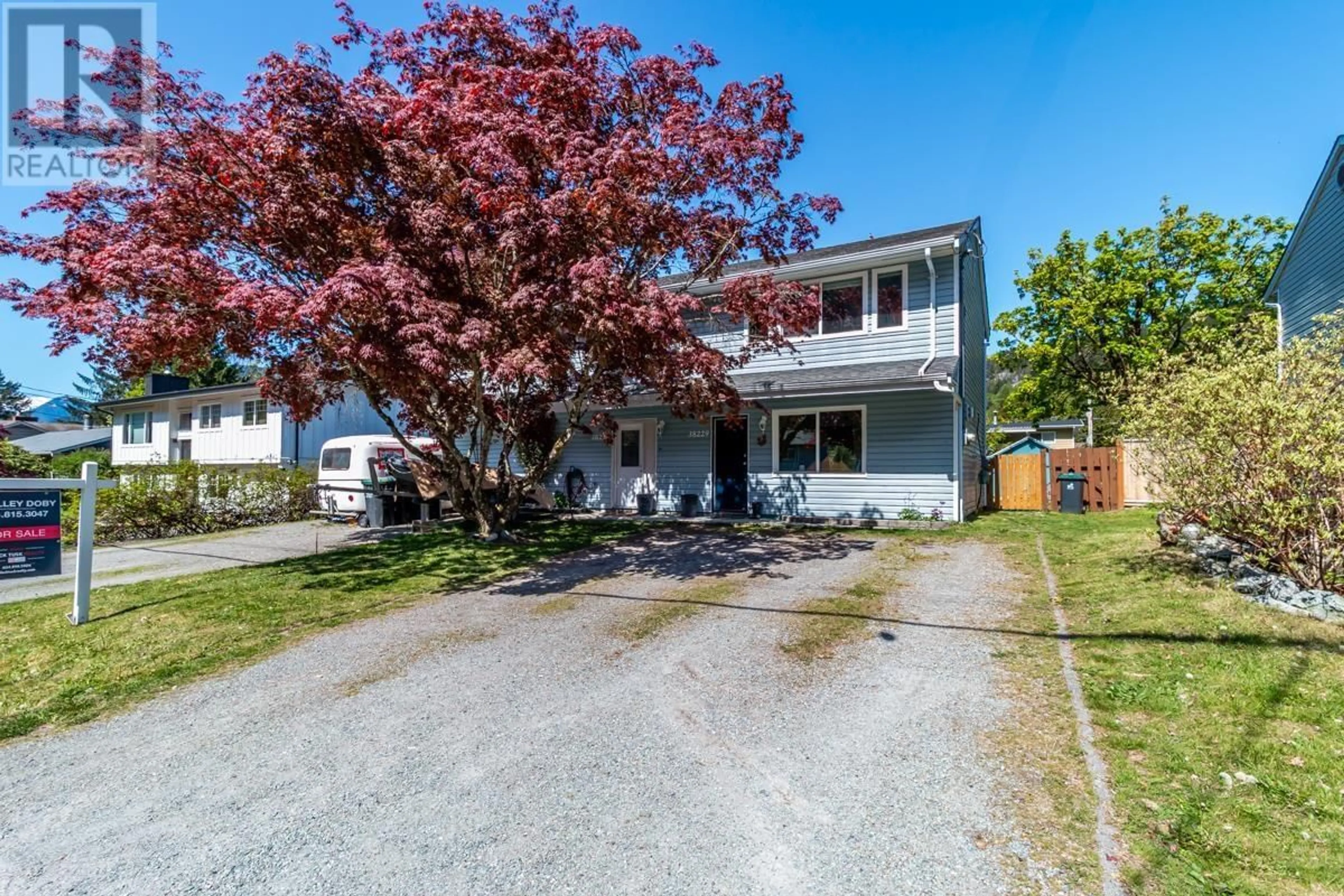 A pic from outside/outdoor area/front of a property/back of a property/a pic from drone, street for 38227 HEMLOCK AVENUE, Squamish British Columbia V8B0X1
