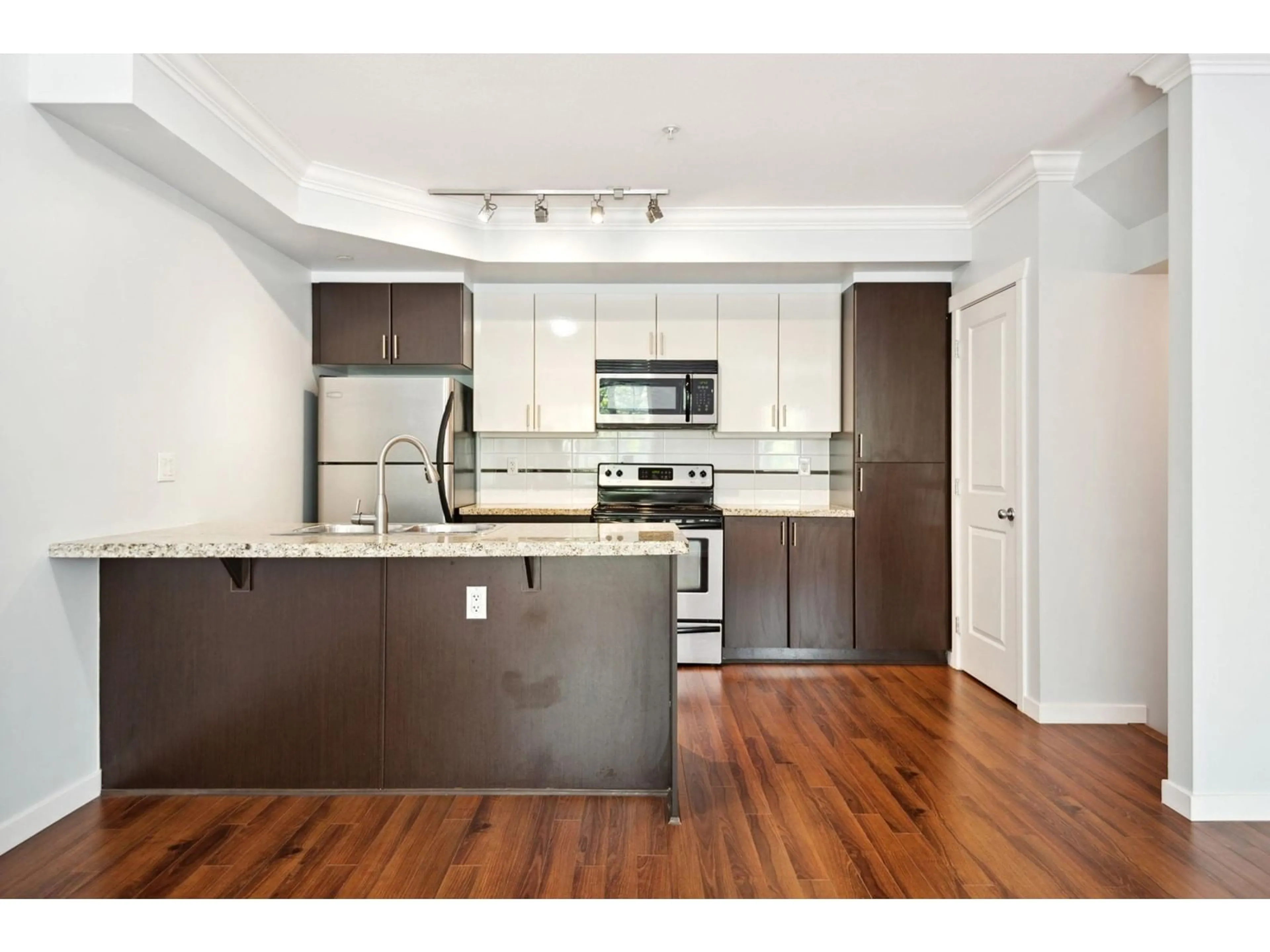 Standard kitchen, wood/laminate floor for 1 - 13239 OLD YALE, Surrey British Columbia V3T3C5