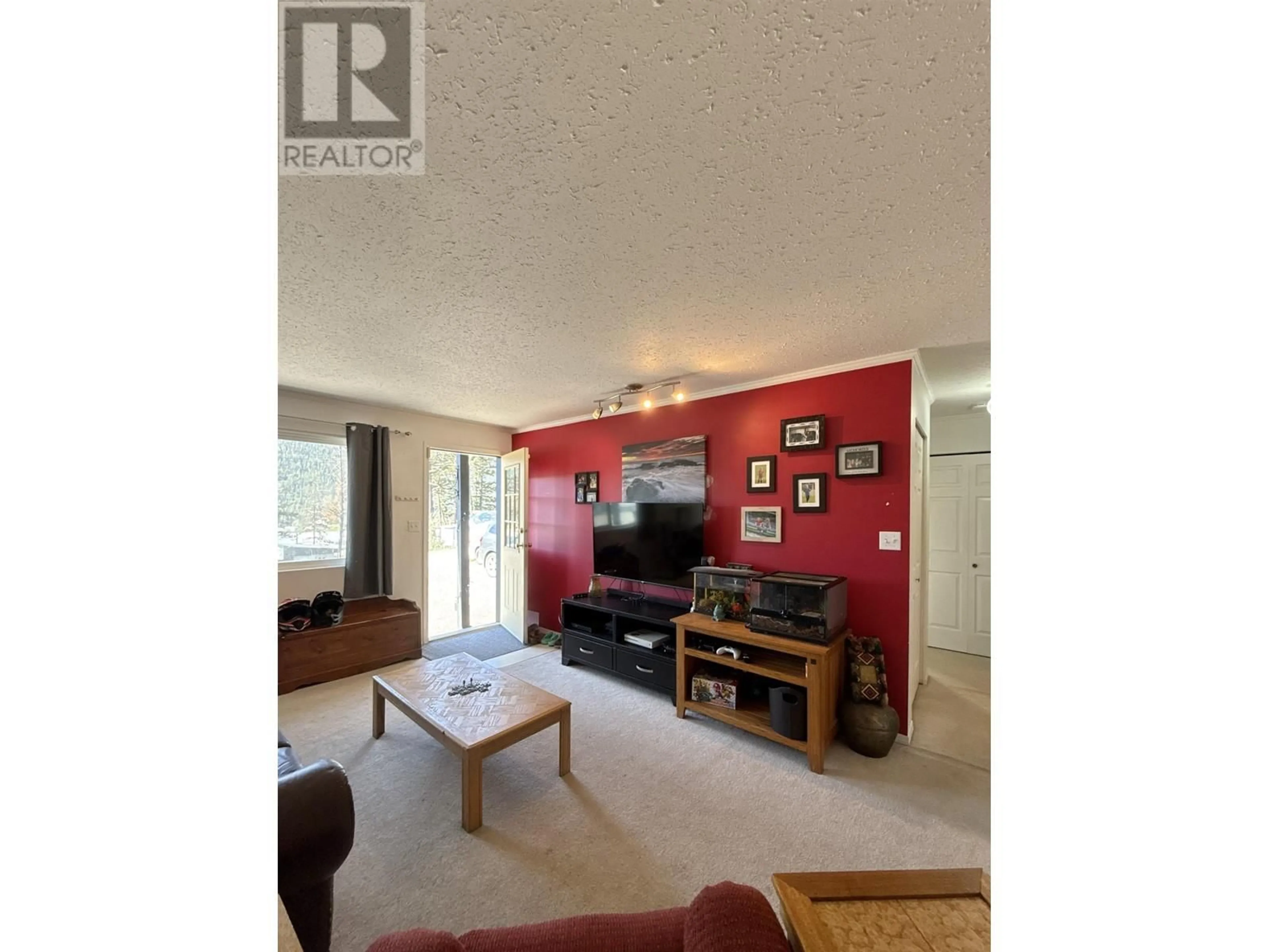 Living room with furniture, wood/laminate floor for 2 - 1164 SECOND AVENUE, Williams Lake British Columbia V2G1X8