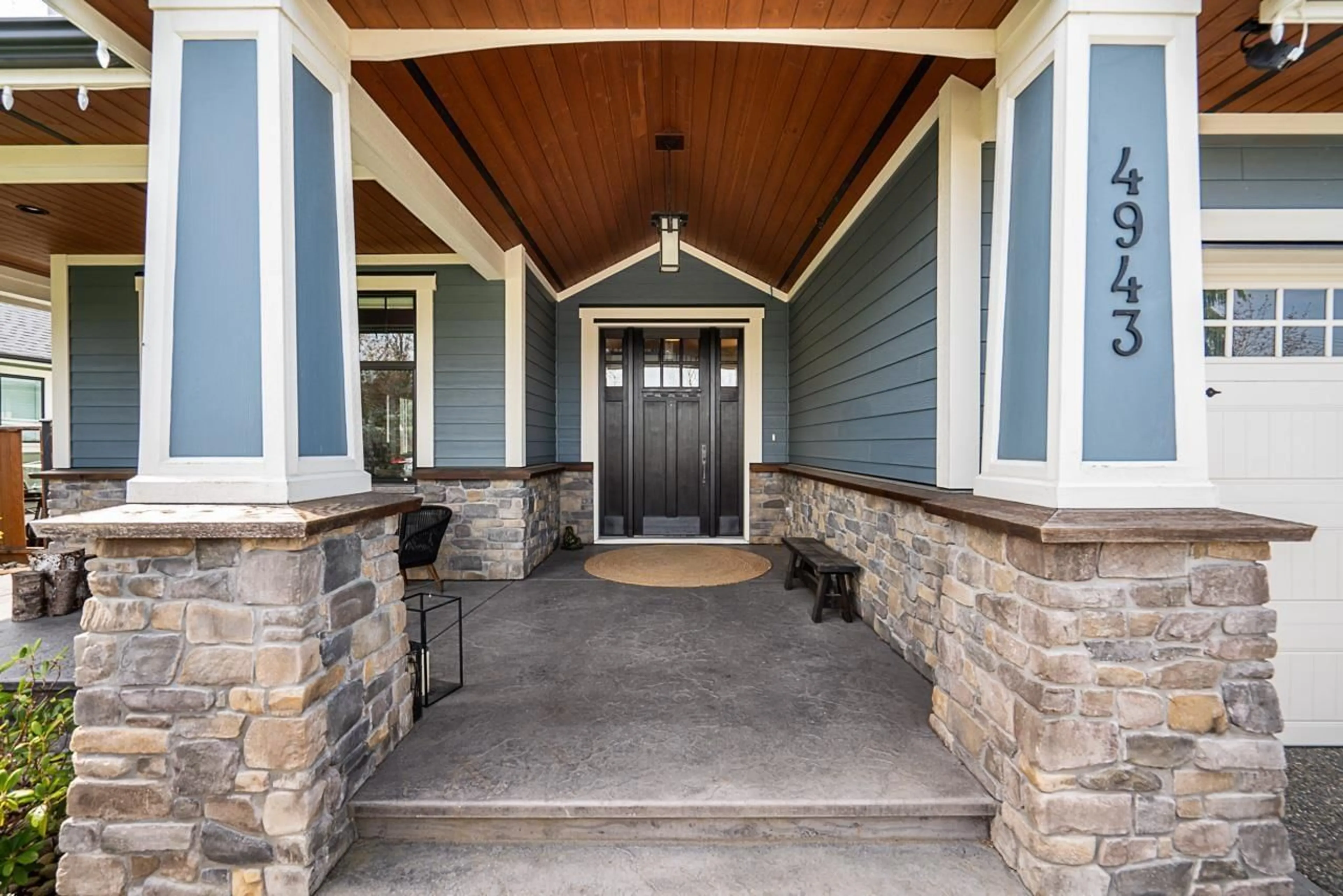 Indoor entryway for 4943 215, Langley British Columbia V3A2M1