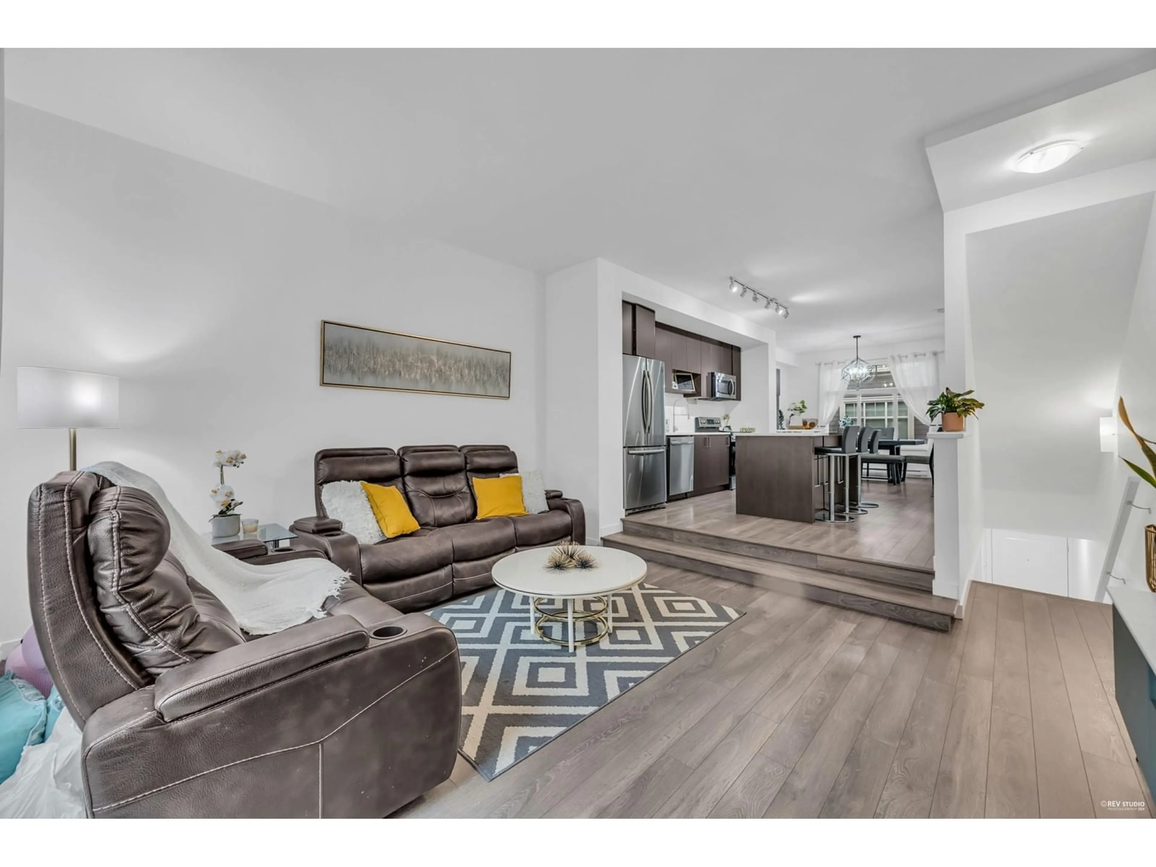 Living room with furniture, unknown for 42 - 15850 85, Surrey British Columbia V4N6W2