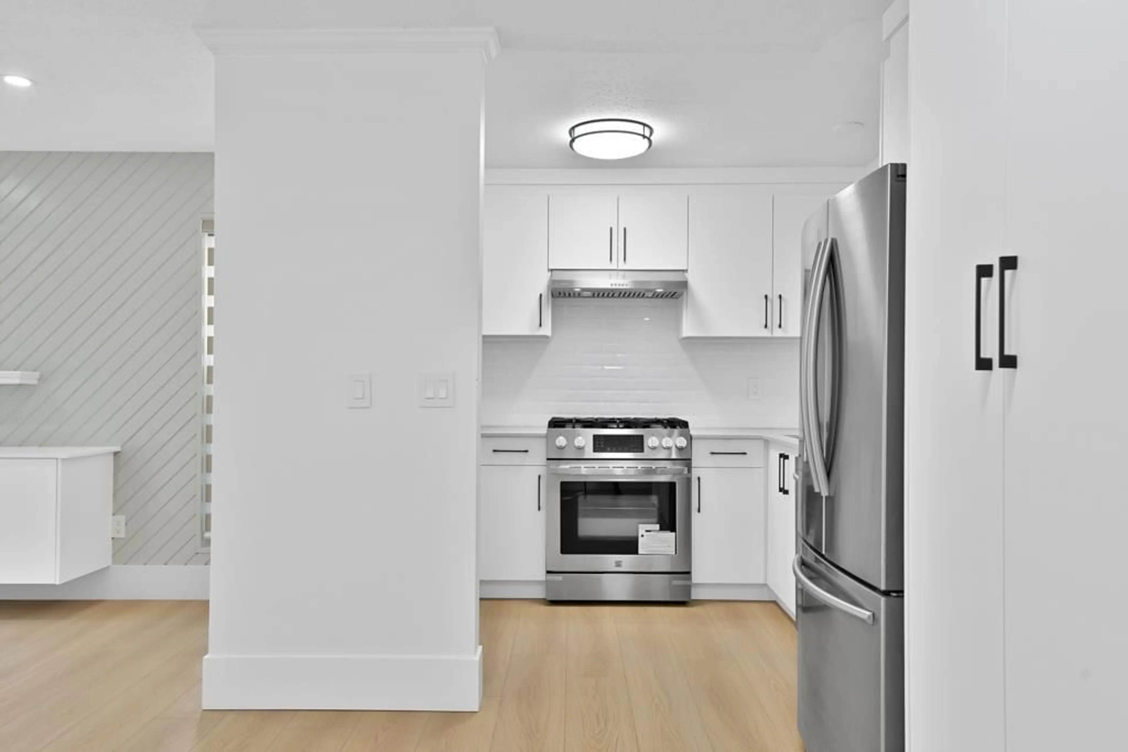 Standard kitchen, unknown for 34065 HAZELWOOD, Abbotsford British Columbia V2S7R1