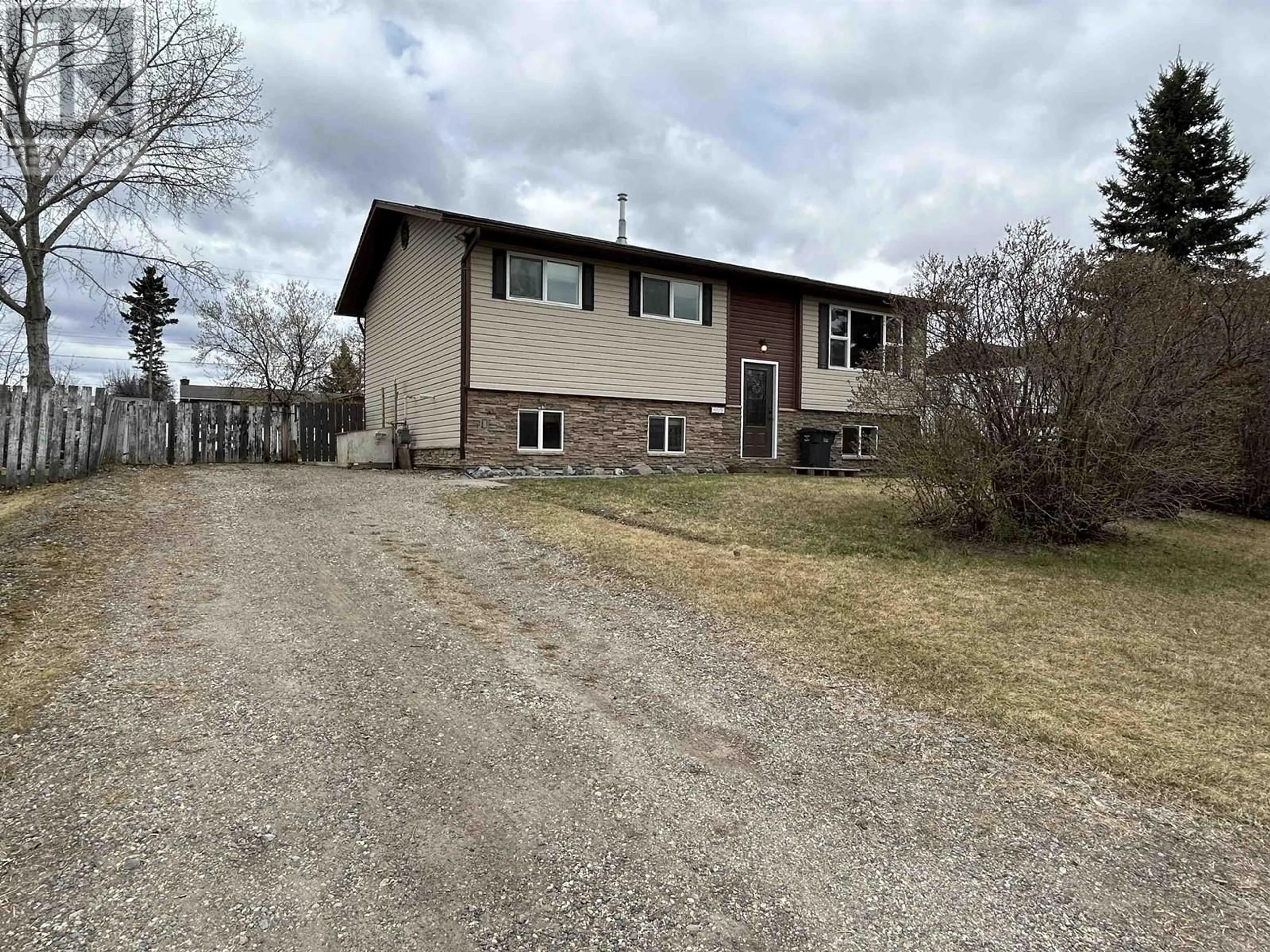 A pic from outside/outdoor area/front of a property/back of a property/a pic from drone, unknown for 9772 97 STREET, Taylor British Columbia V0C2K0