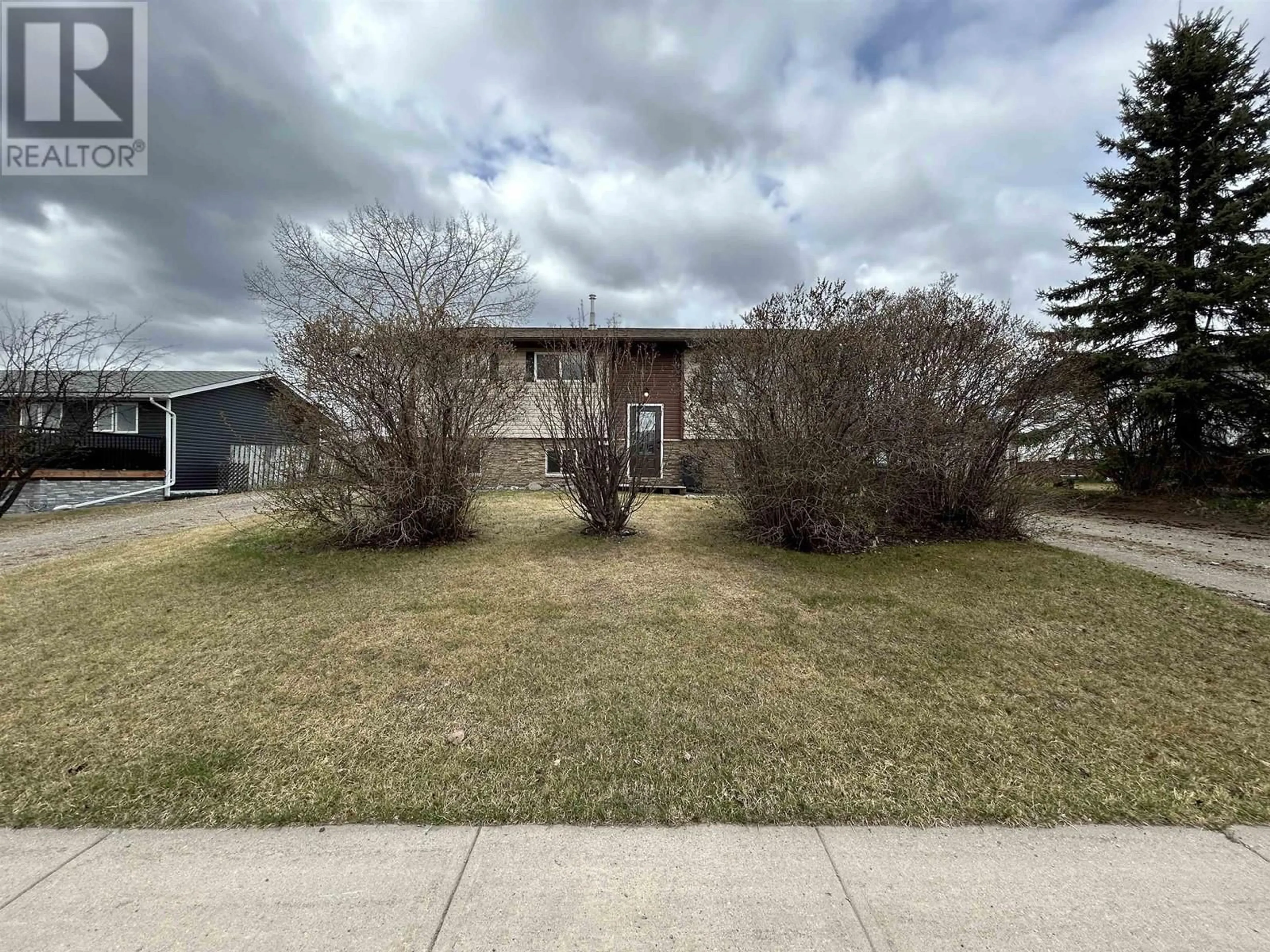 A pic from outside/outdoor area/front of a property/back of a property/a pic from drone, street for 9772 97 STREET, Taylor British Columbia V0C2K0