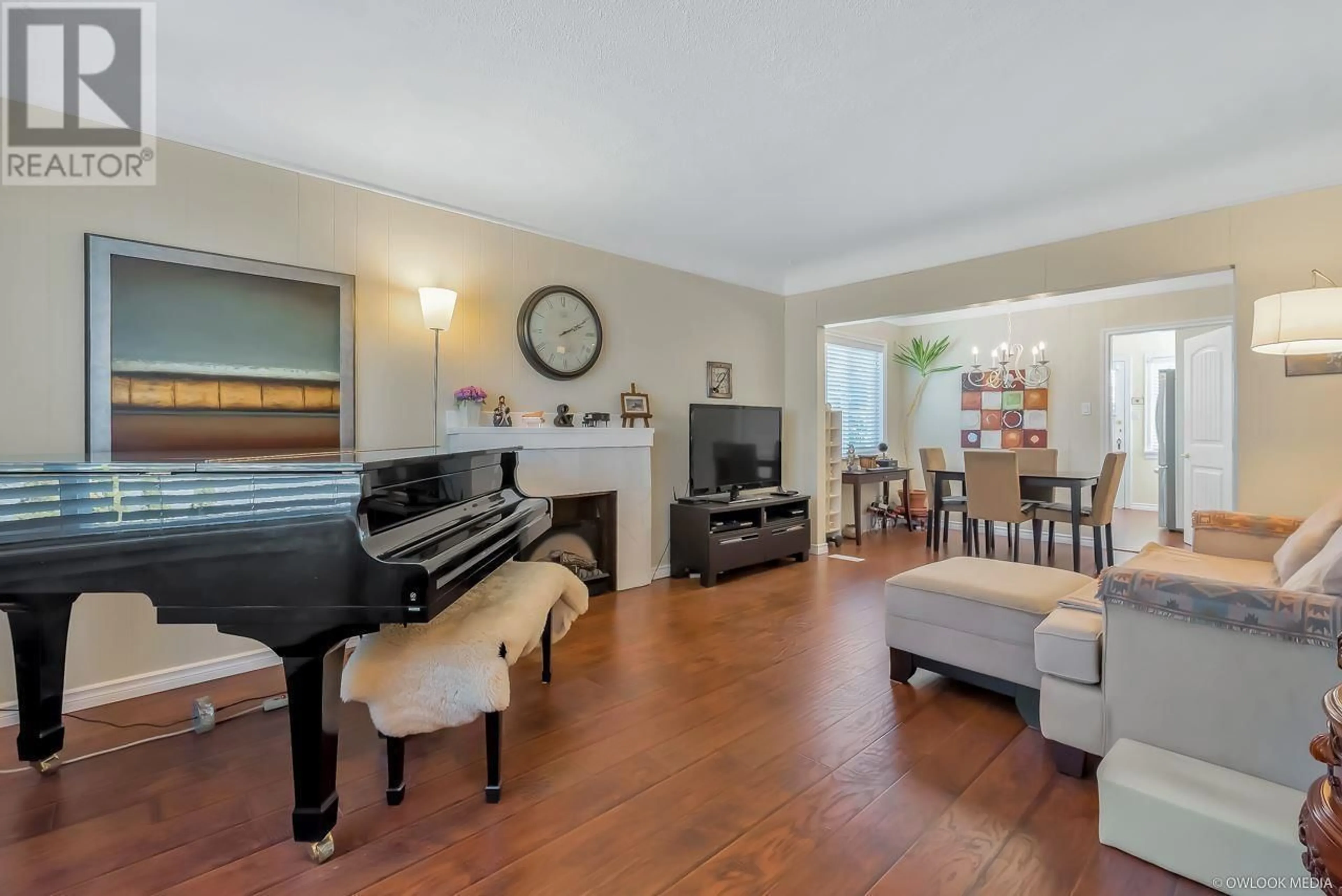 Living room with furniture, wood/laminate floor for 1258 PARK DRIVE, Vancouver British Columbia V6P2J9