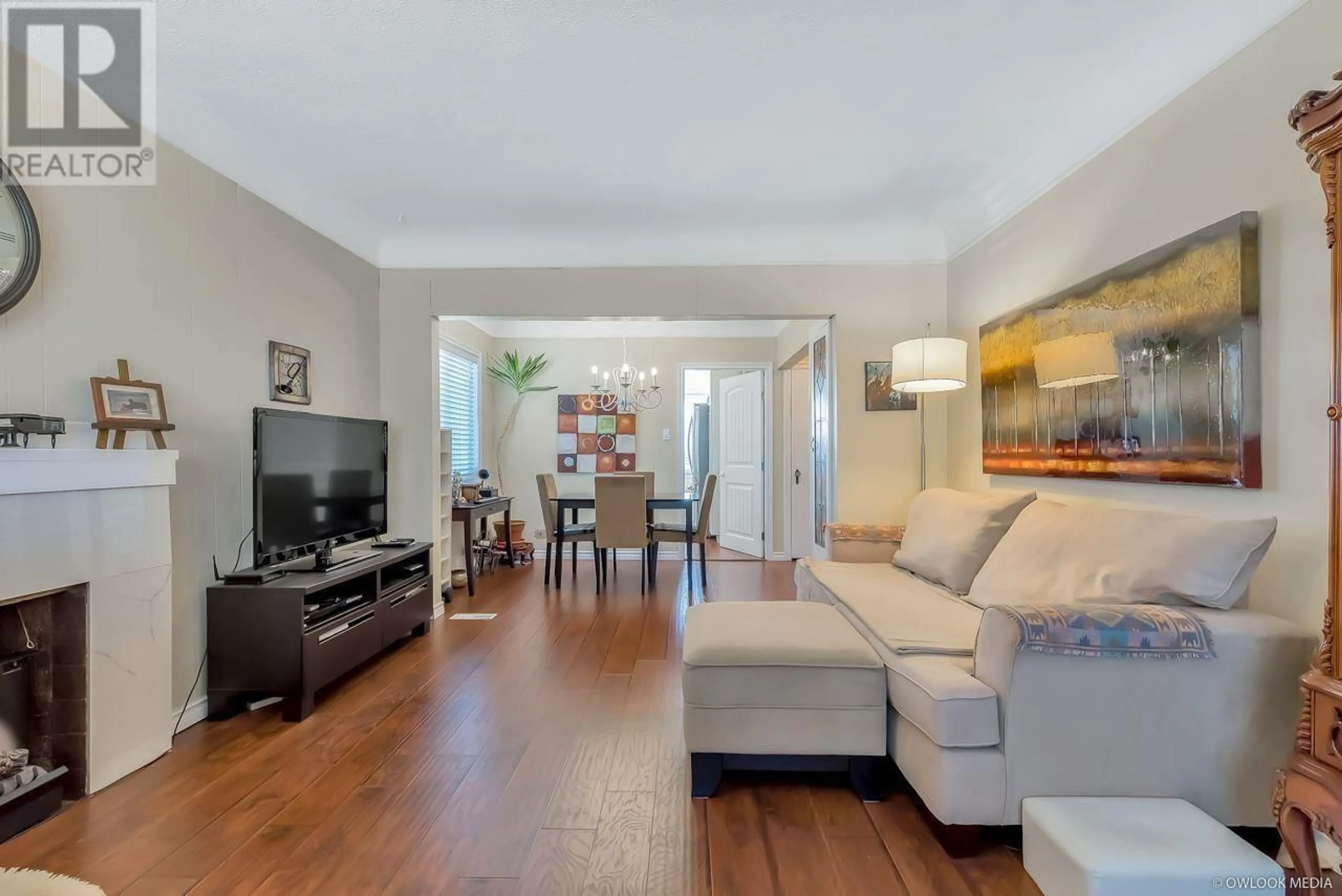 Living room with furniture, wood/laminate floor for 1258 PARK DRIVE, Vancouver British Columbia V6P2J9