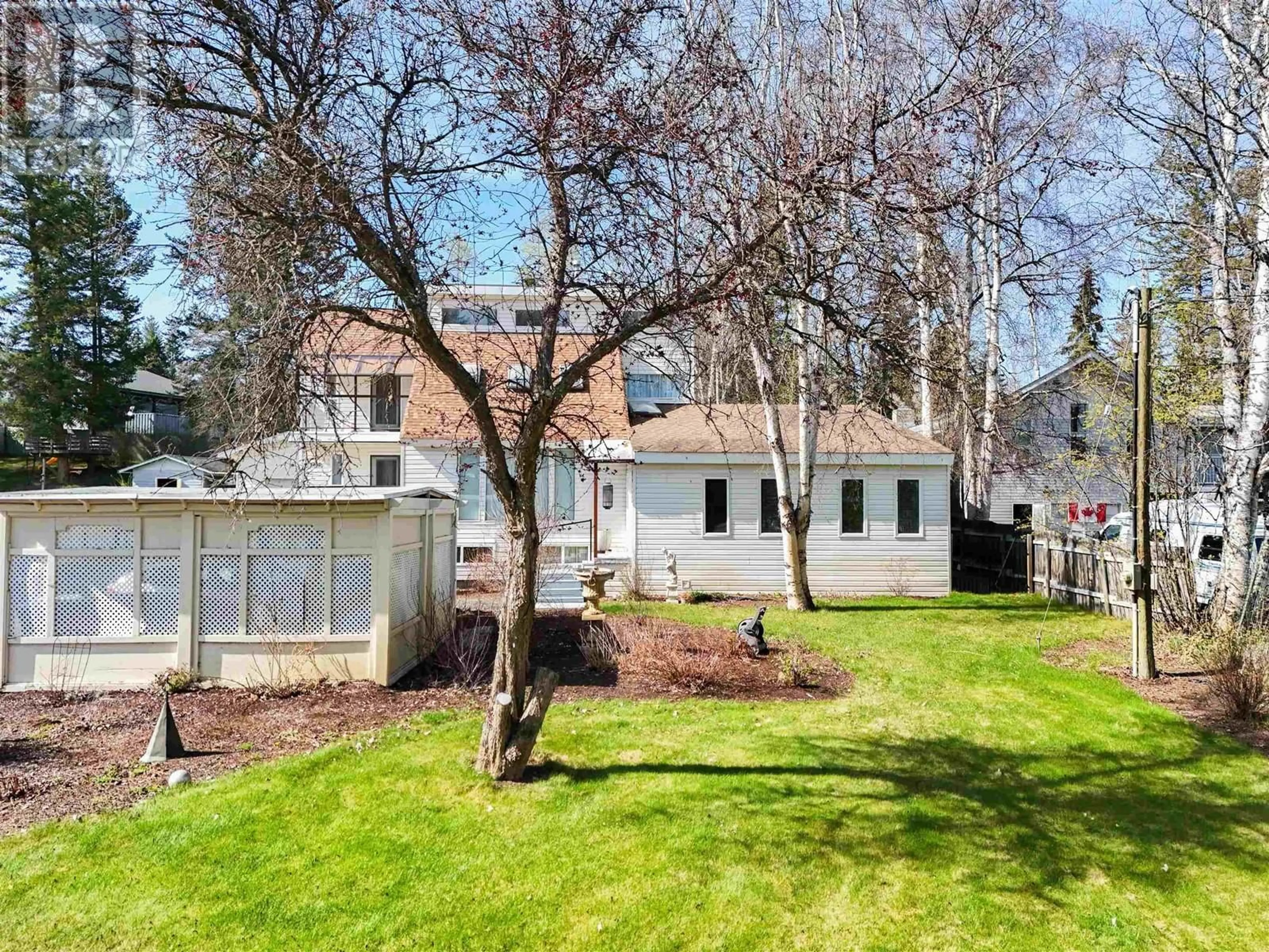 A pic from outside/outdoor area/front of a property/back of a property/a pic from drone, street for 1750 BEACH CRESCENT, Quesnel British Columbia V2J4J6