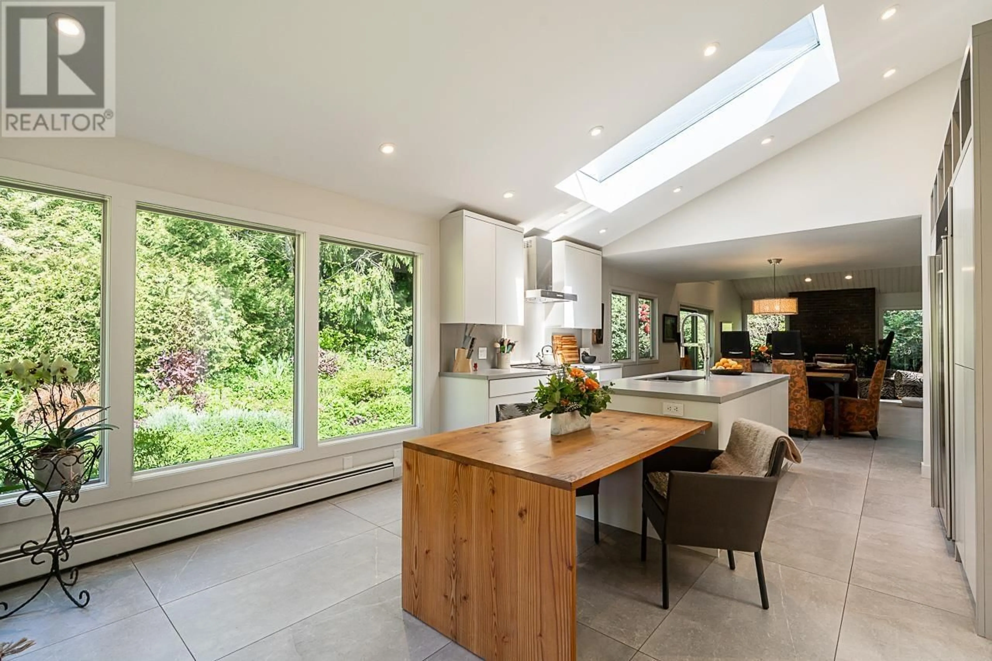 Contemporary kitchen, unknown for 4187 MUSQUEAM CLOSE, Vancouver British Columbia V6N3R9
