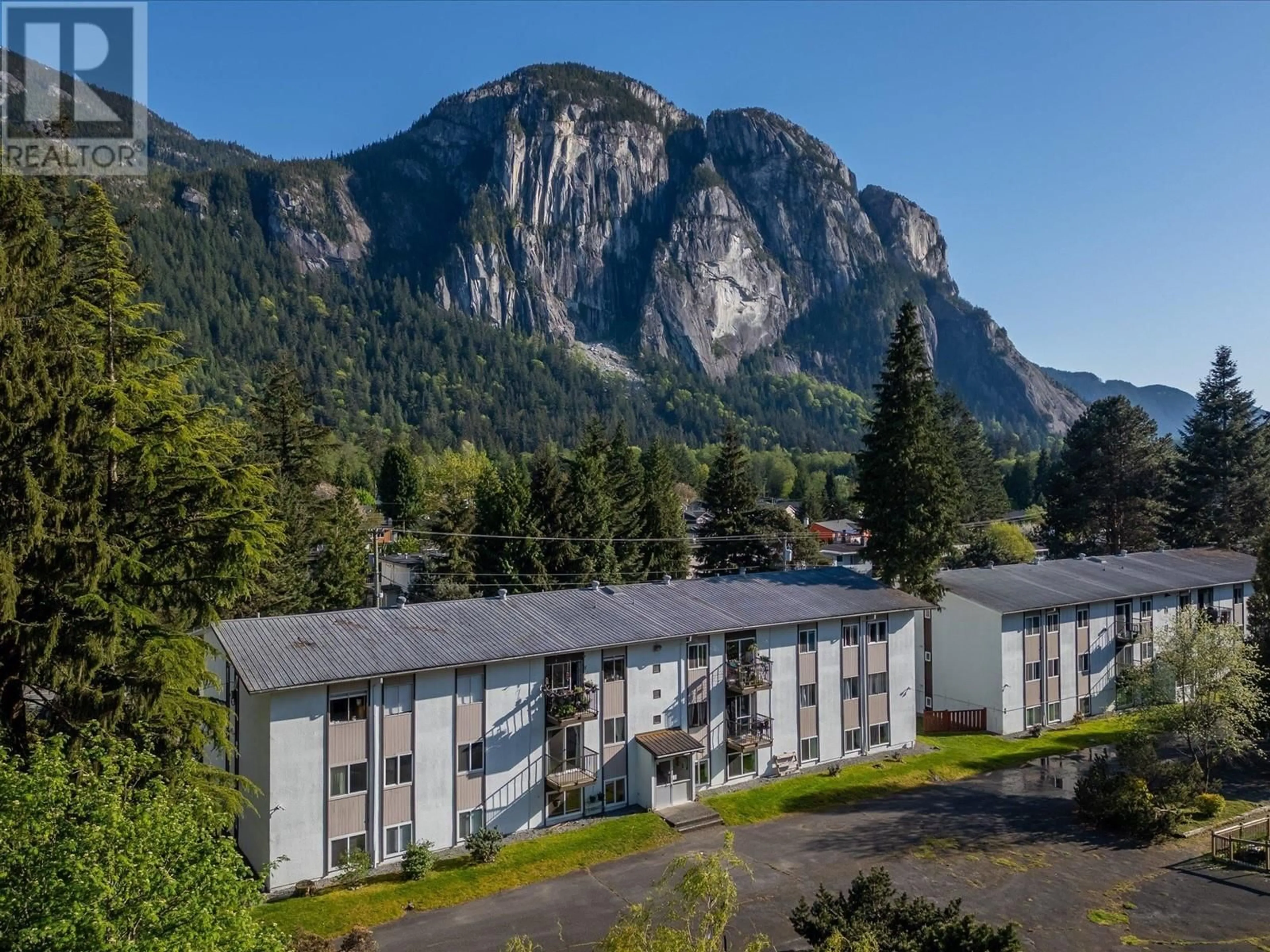 A pic from outside/outdoor area/front of a property/back of a property/a pic from drone, mountain view for 33 - 38175 WESTWAY AVENUE, Squamish British Columbia V8B0Y4