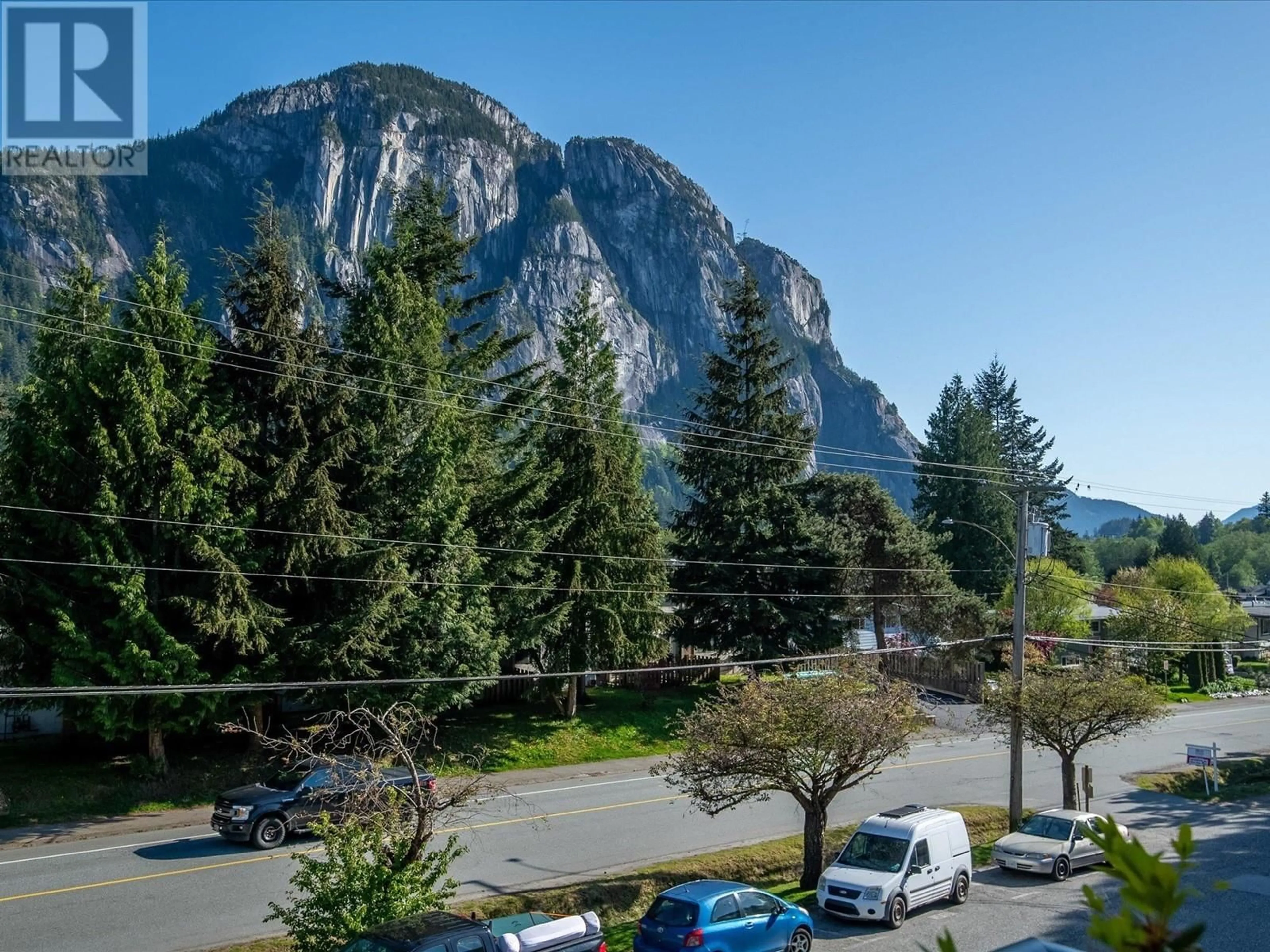 A pic from outside/outdoor area/front of a property/back of a property/a pic from drone, mountain view for 33 - 38175 WESTWAY AVENUE, Squamish British Columbia V8B0Y4