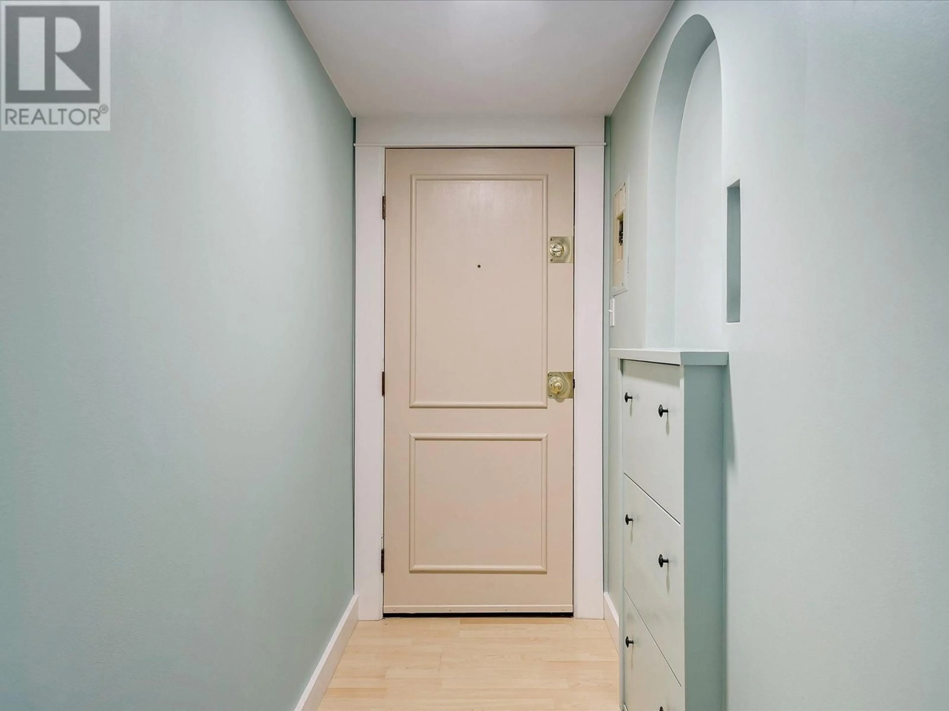 Indoor entryway for 33 - 38175 WESTWAY AVENUE, Squamish British Columbia V8B0Y4