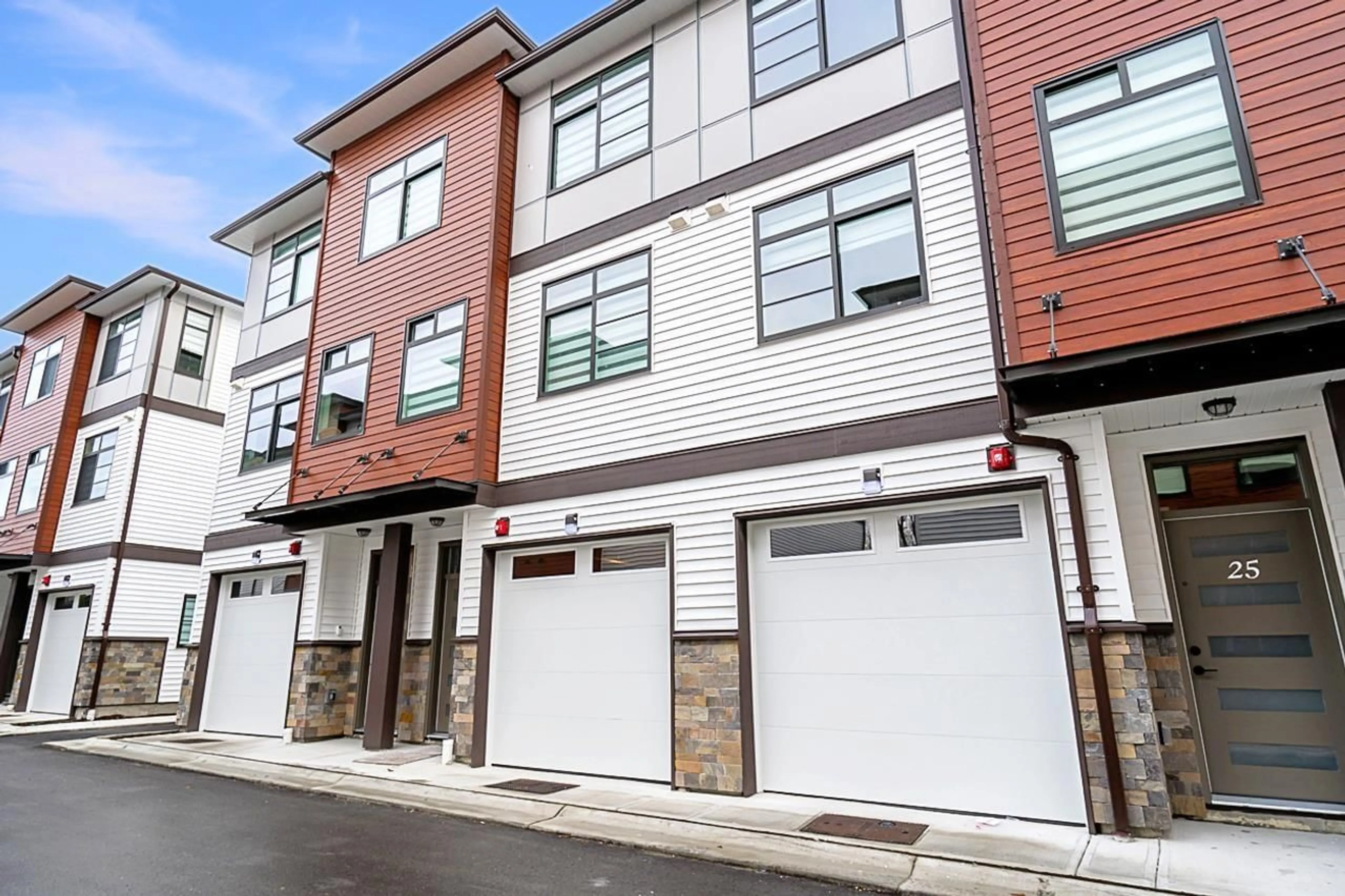 Home with vinyl exterior material, street for 33 - 8430 NOTTMAN, Mission British Columbia V2V3W4
