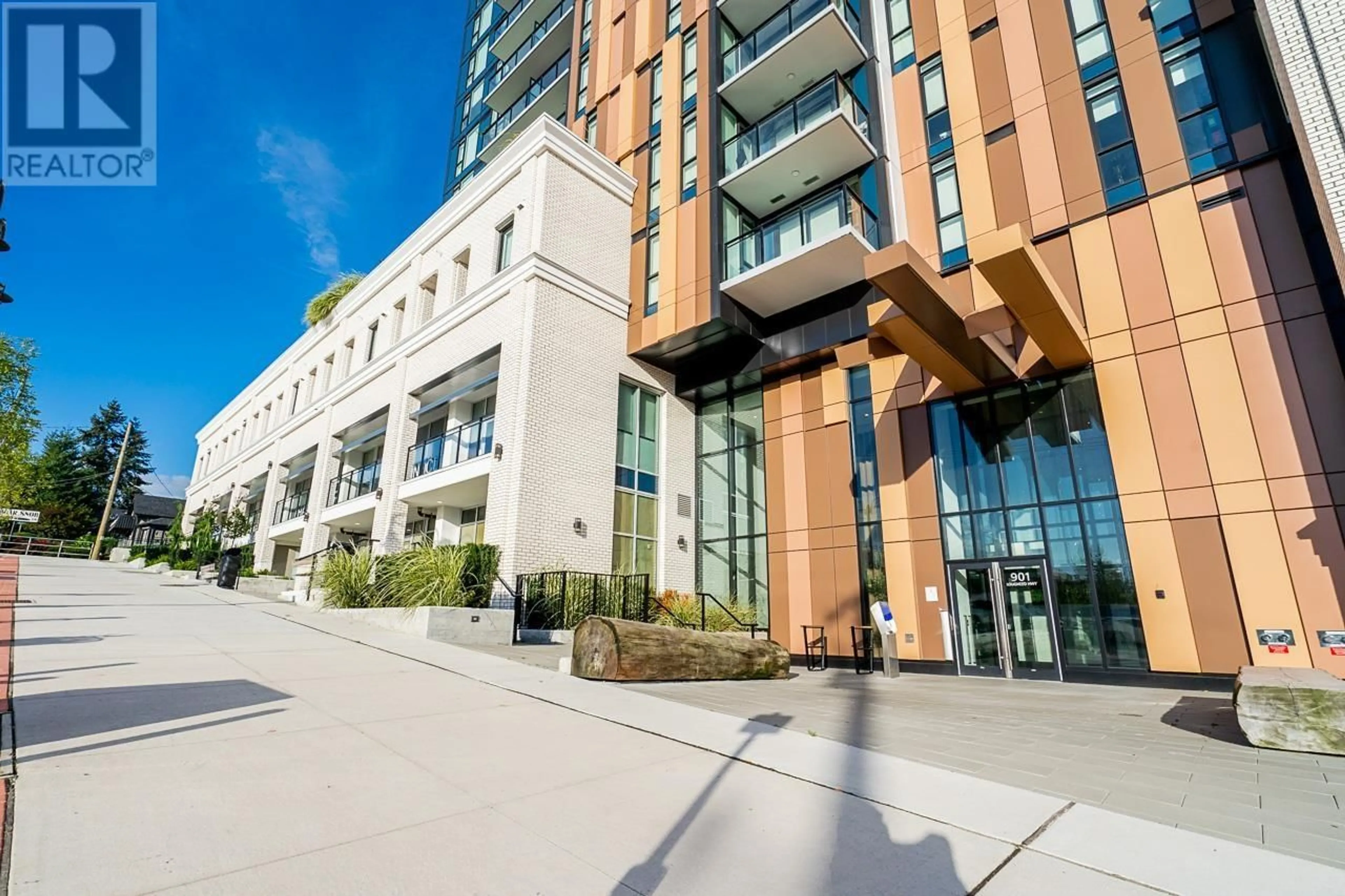 Patio, building for 1308 - 901 LOUGHEED HIGHWAY, Coquitlam British Columbia V3K3T3