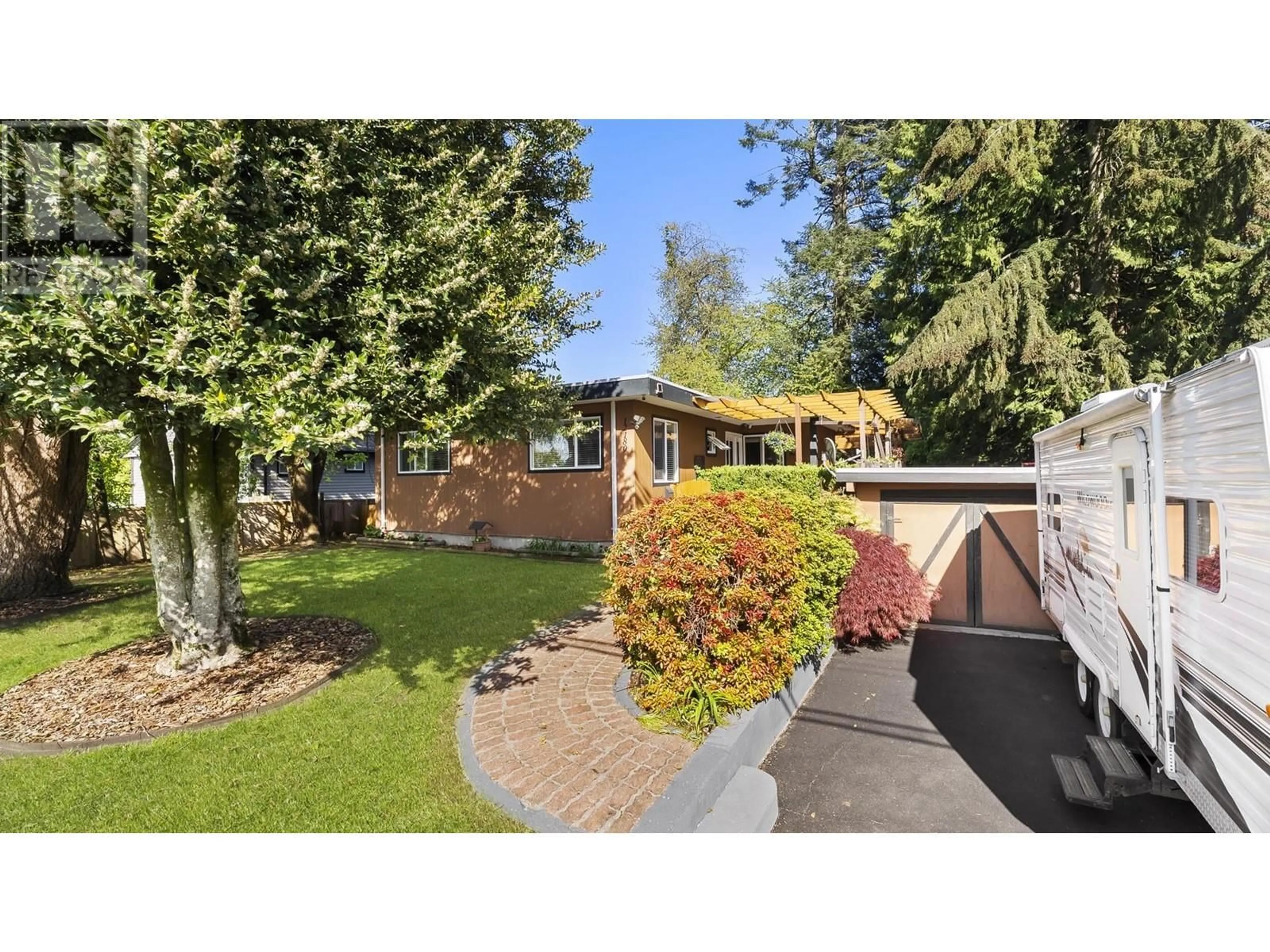 A pic from outside/outdoor area/front of a property/back of a property/a pic from drone, street for 12180 YORK STREET, Maple Ridge British Columbia V2X5R9