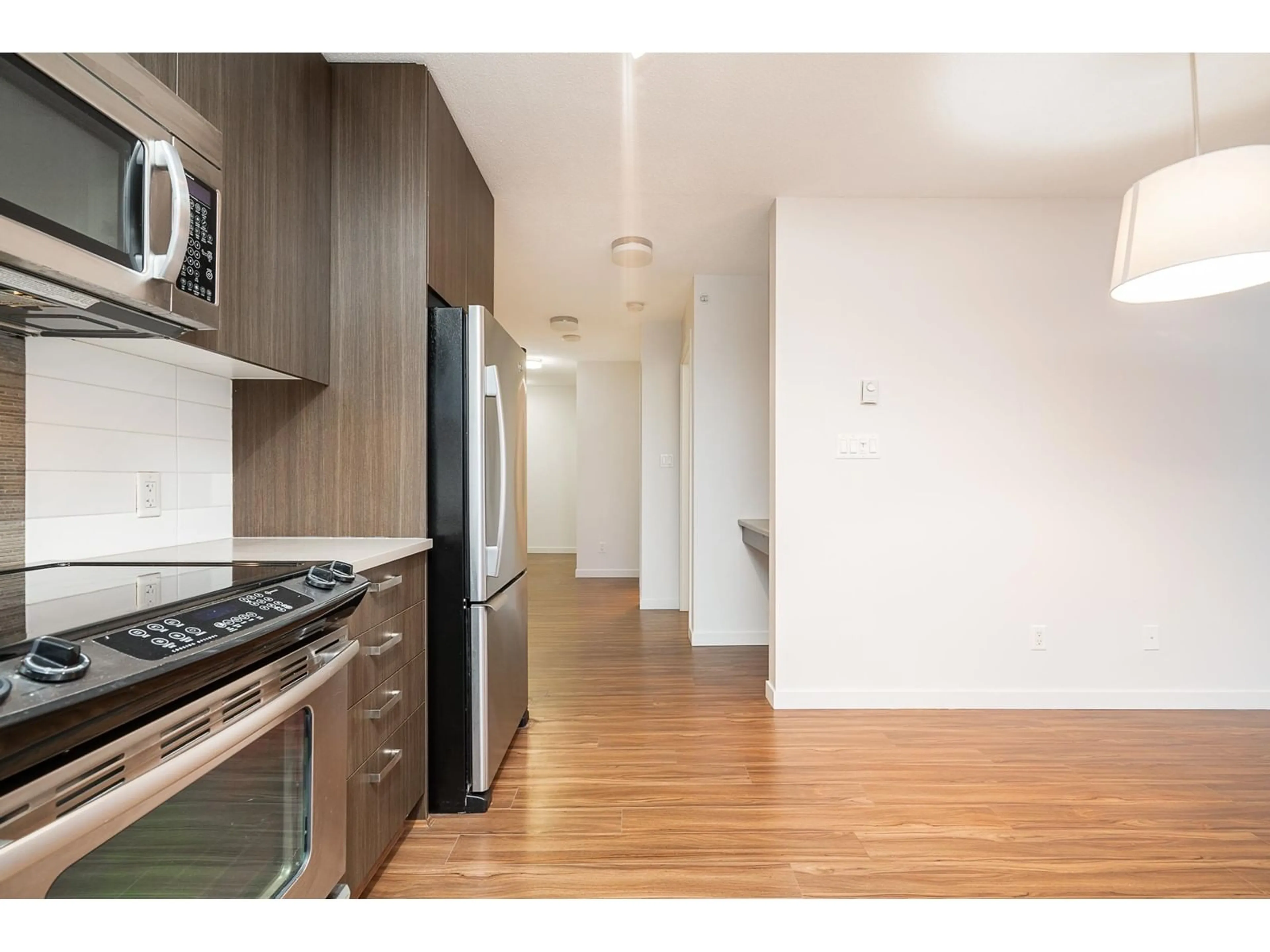 Standard kitchen, wood/laminate floor for 2709 - 13325 102A, Surrey British Columbia V3T0J5