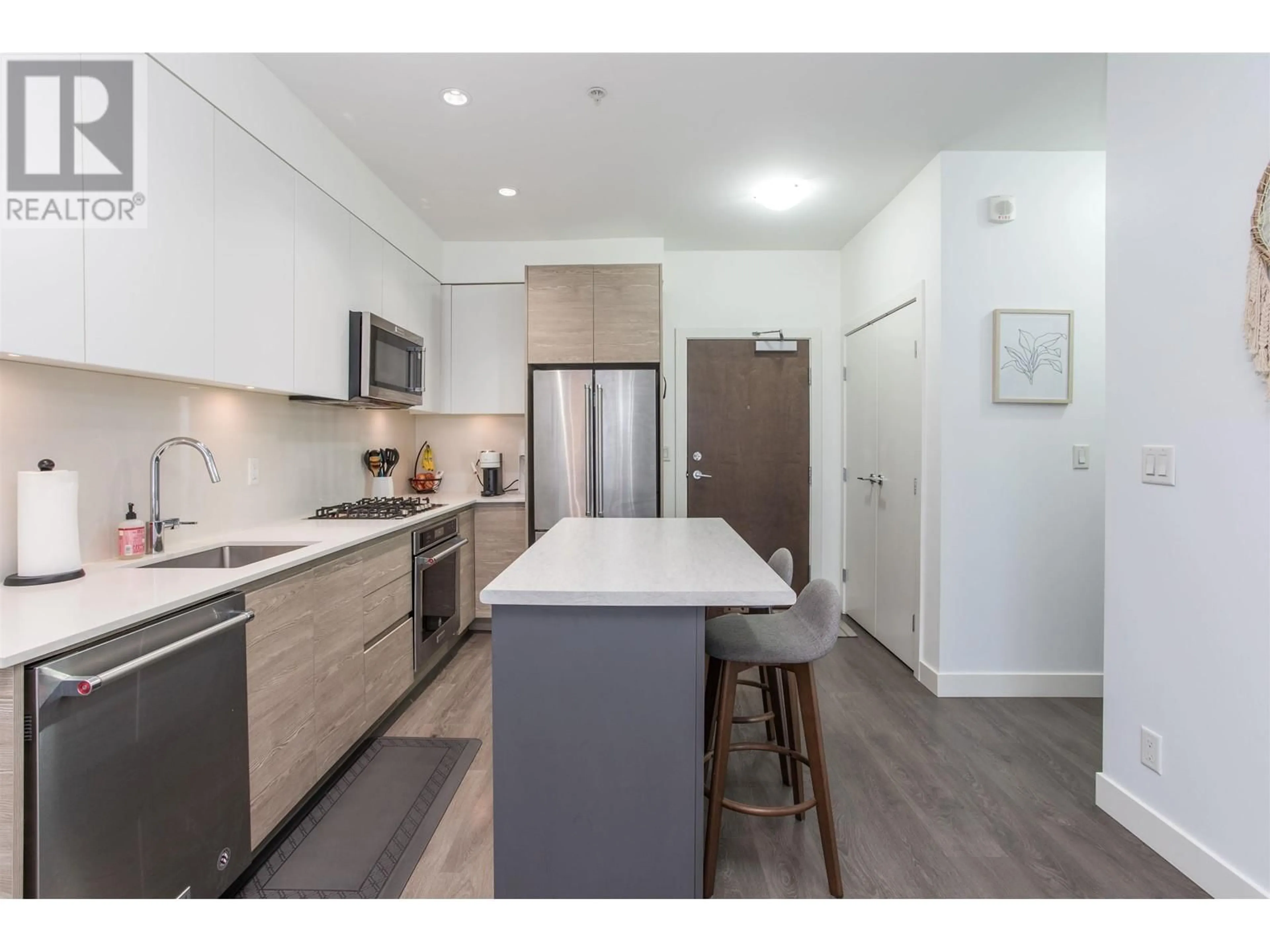 Open concept kitchen, wood/laminate floor for 314 - 4468 DAWSON STREET, Burnaby British Columbia V5C0J9