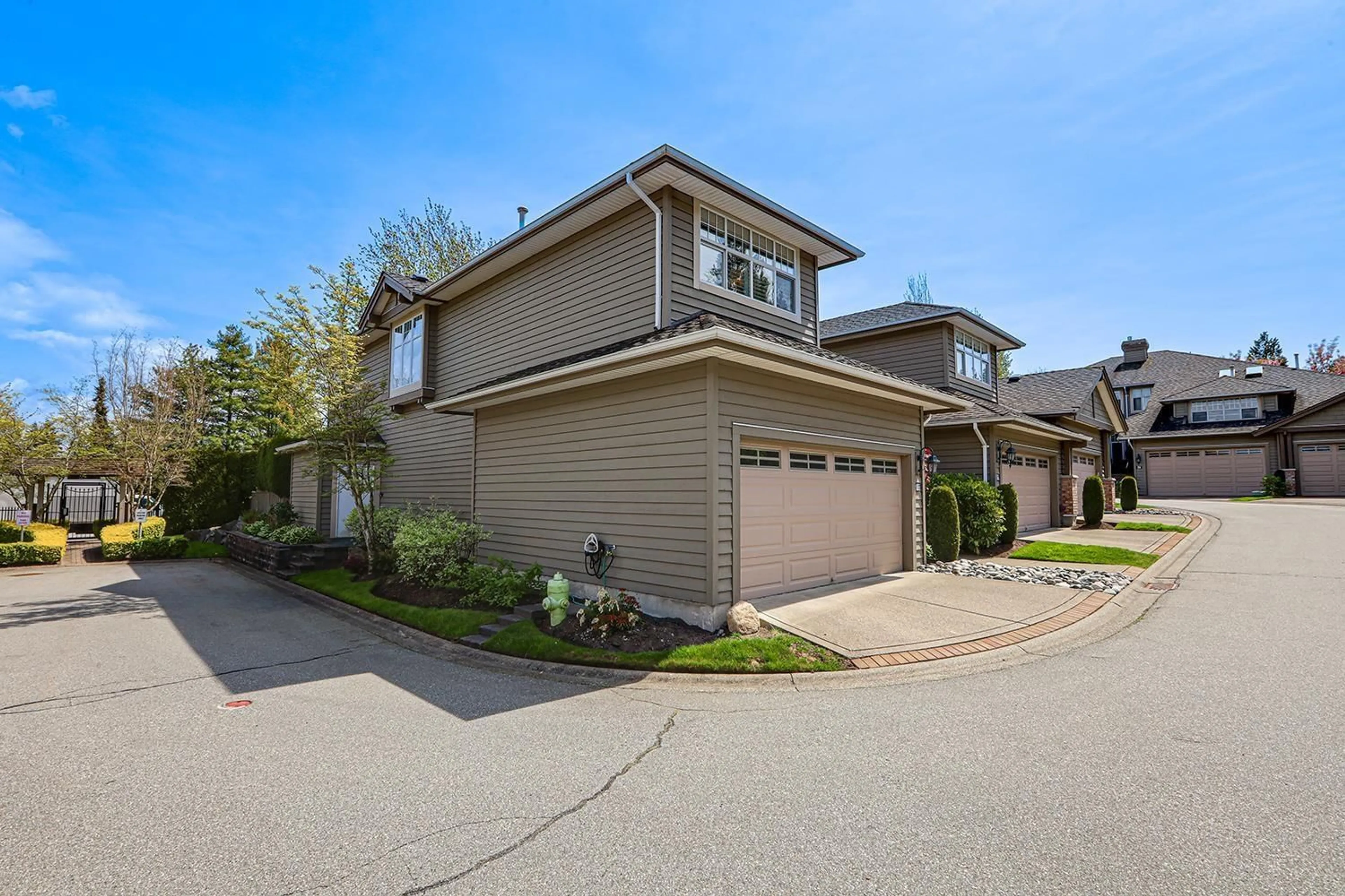 A pic from outside/outdoor area/front of a property/back of a property/a pic from drone, street for 27 - 15020 27A, Surrey British Columbia V4P2Z9