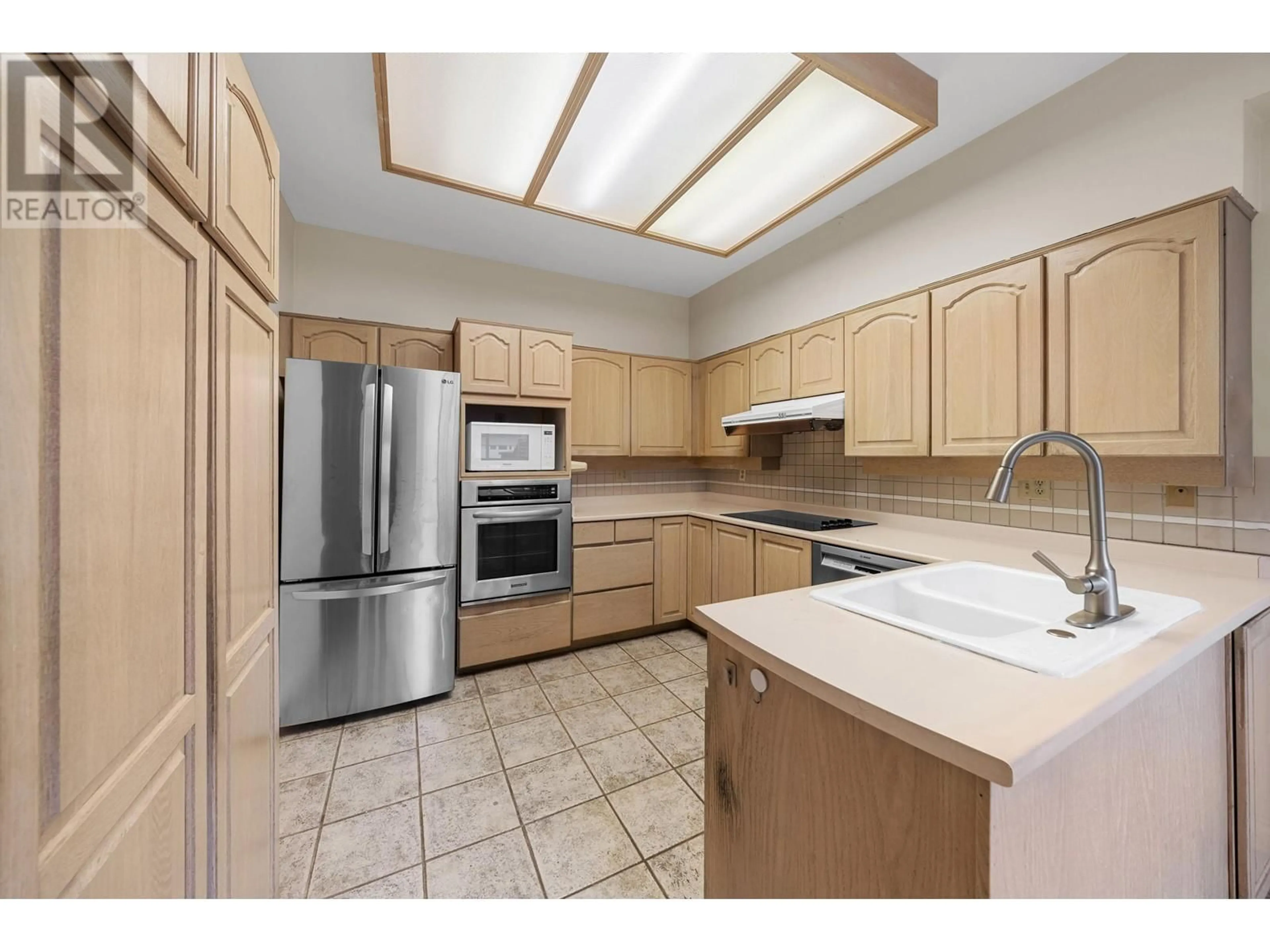 Standard kitchen, unknown for 32 - 6100 WOODWARDS ROAD, Richmond British Columbia V7E6G8