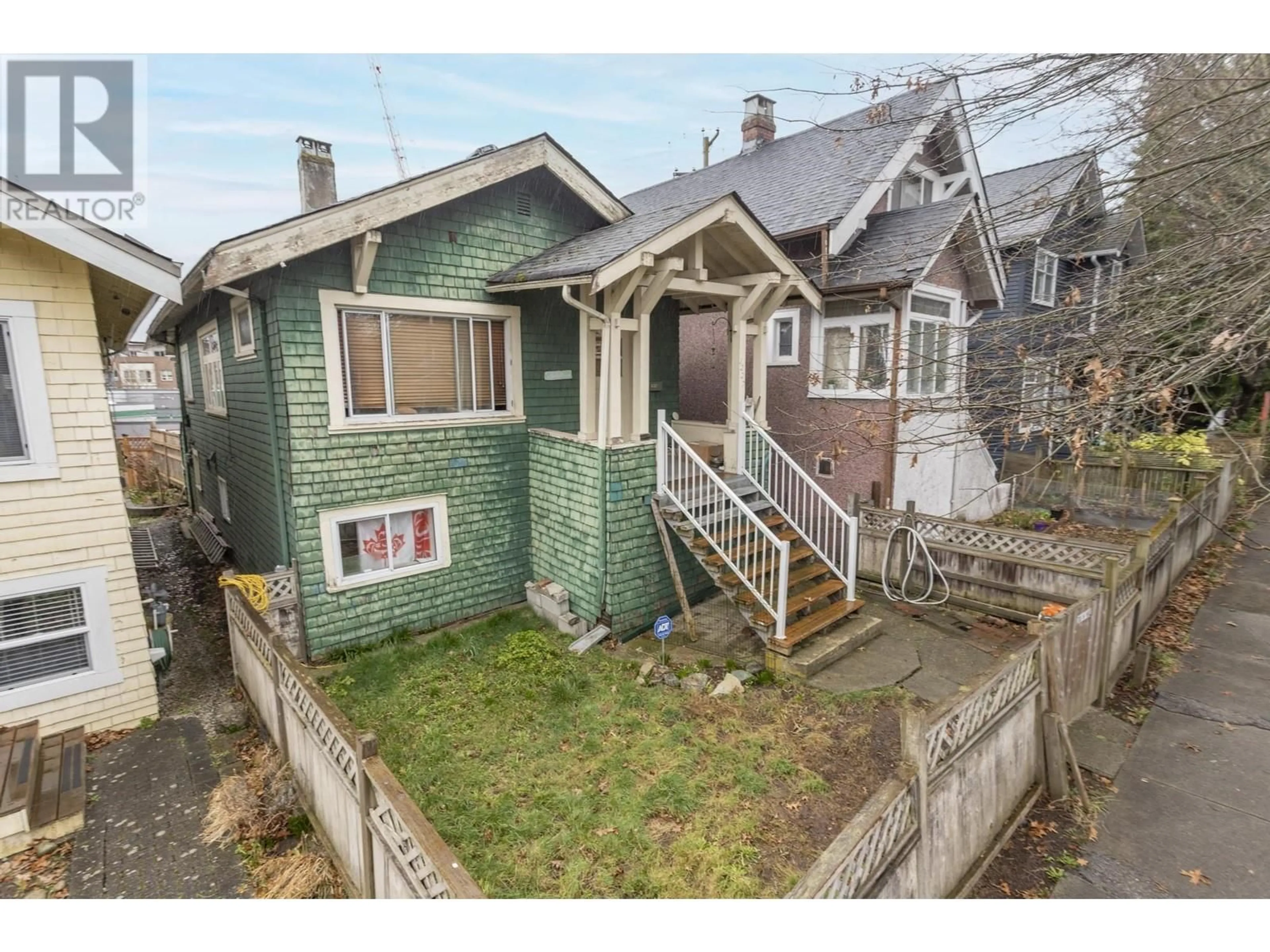 A pic from outside/outdoor area/front of a property/back of a property/a pic from drone, street for 1227 22ND AVENUE, Vancouver British Columbia V5V1W7