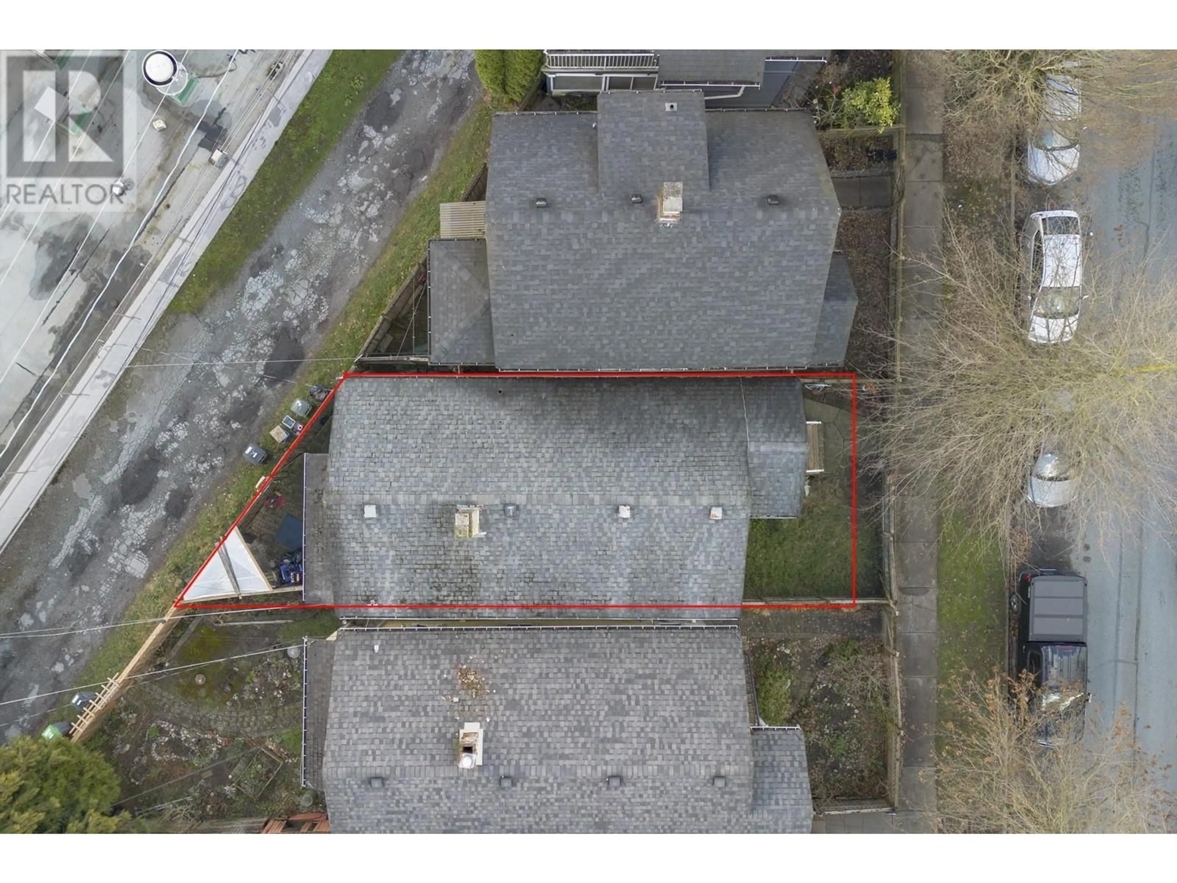 A pic from outside/outdoor area/front of a property/back of a property/a pic from drone, building for 1227 22ND AVENUE, Vancouver British Columbia V5V1W7