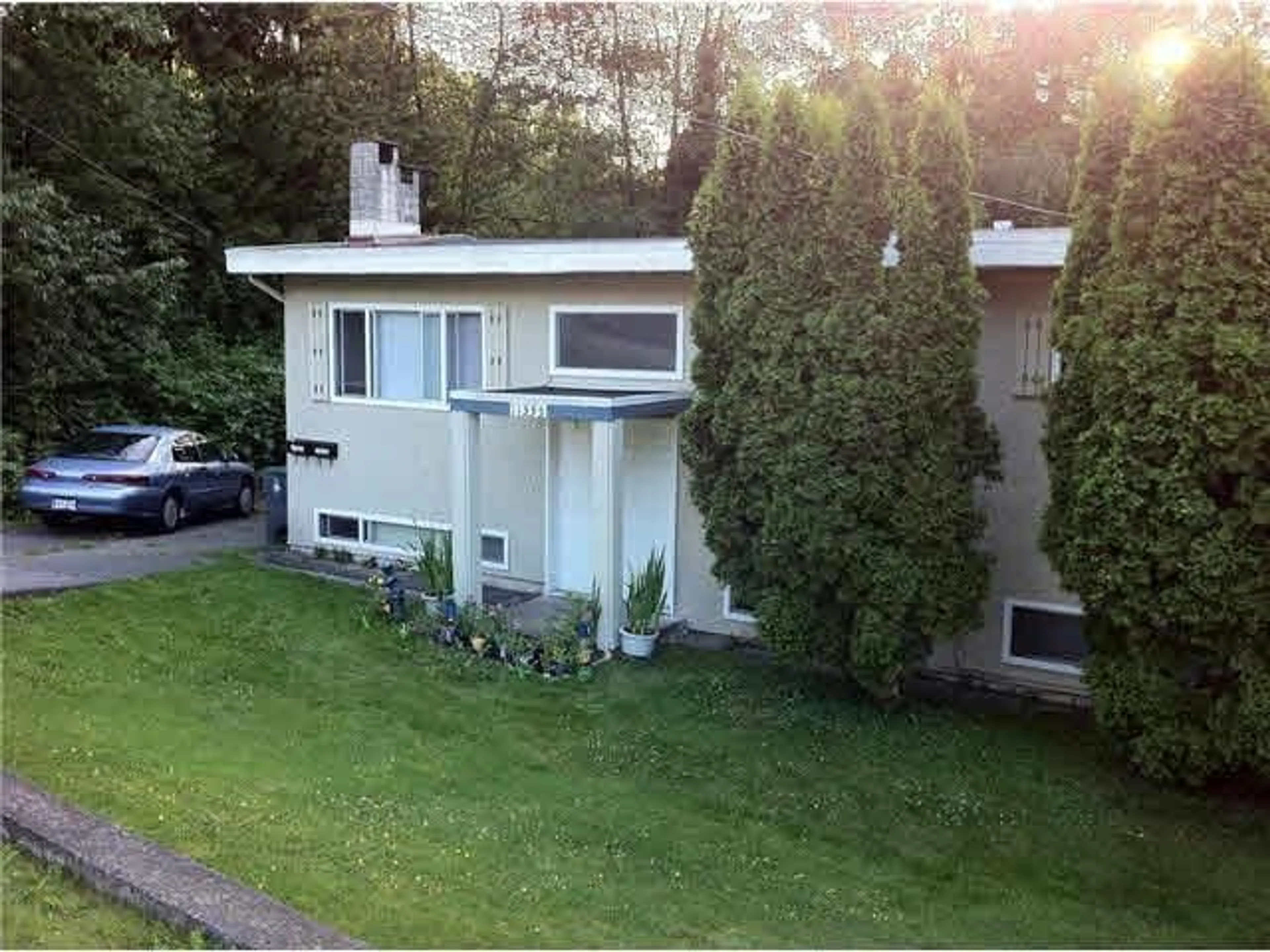 A pic from outside/outdoor area/front of a property/back of a property/a pic from drone, street for 11335 GLEN AVON, Surrey British Columbia V3R4Y4
