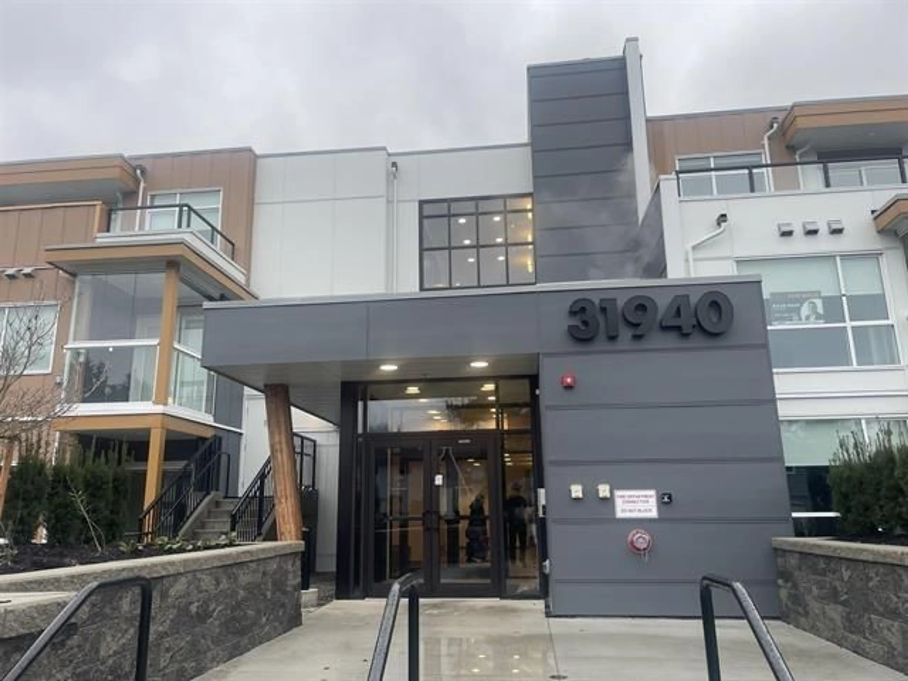 Indoor foyer for 320 - 31940 RAVEN, Mission British Columbia V3V0L1