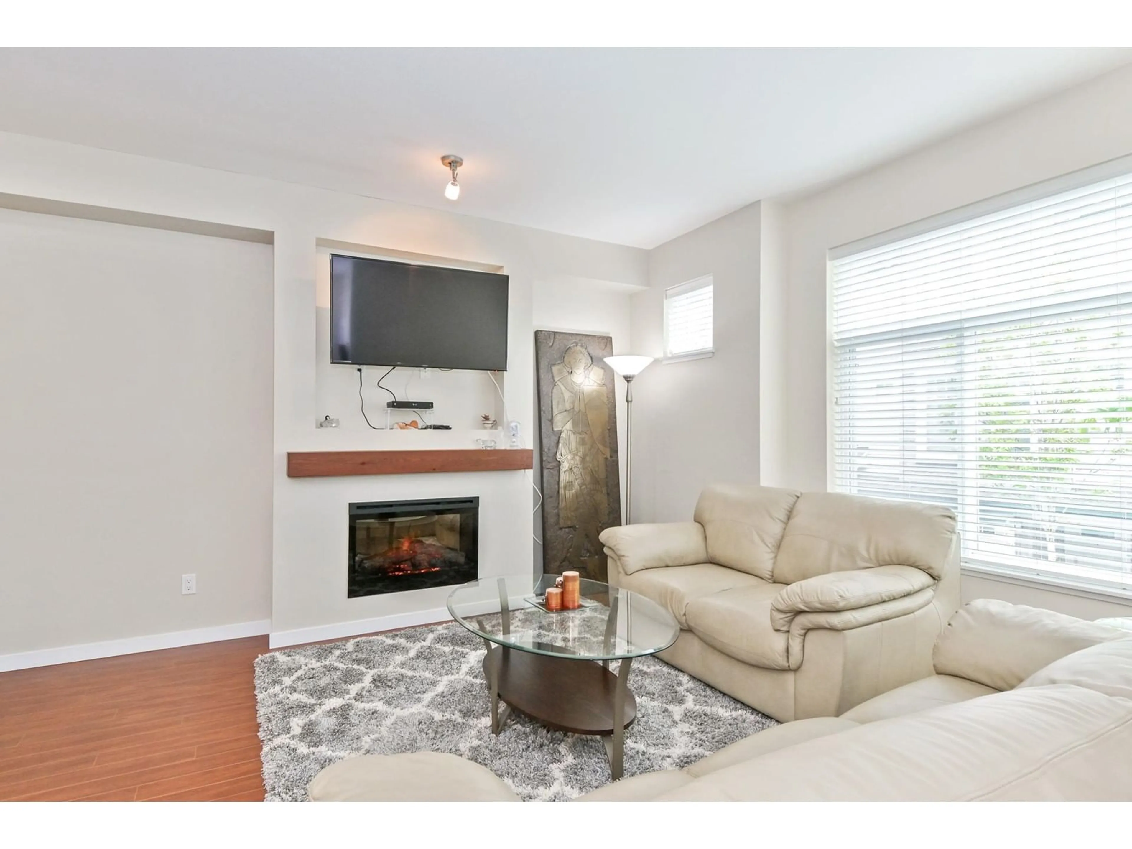 Living room with furniture, unknown for 45 - 14356 63A, Surrey British Columbia V3X0E3