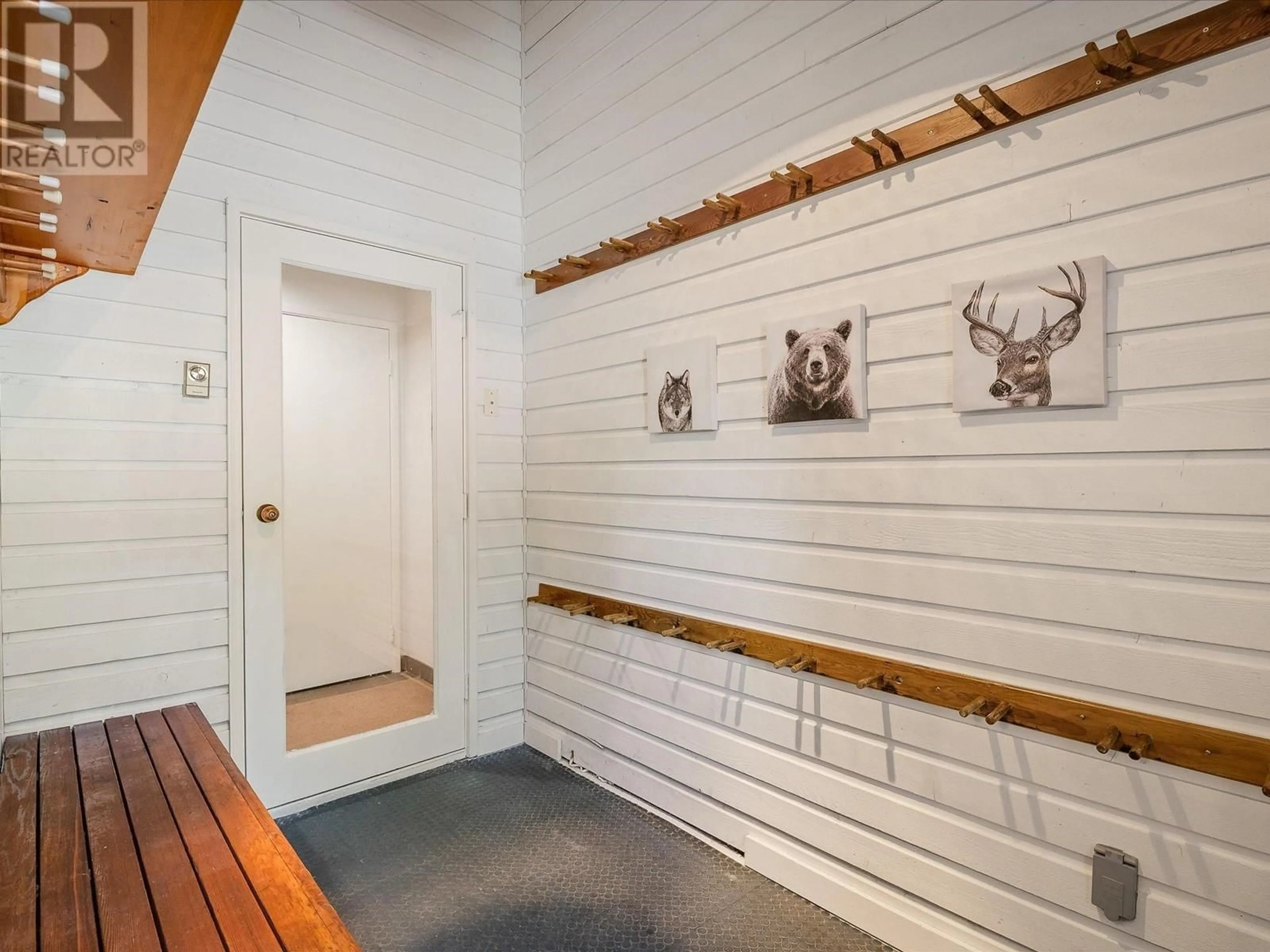 Indoor entryway for 2095 CHAMONIX CRESCENT, Whistler British Columbia V8E0B1