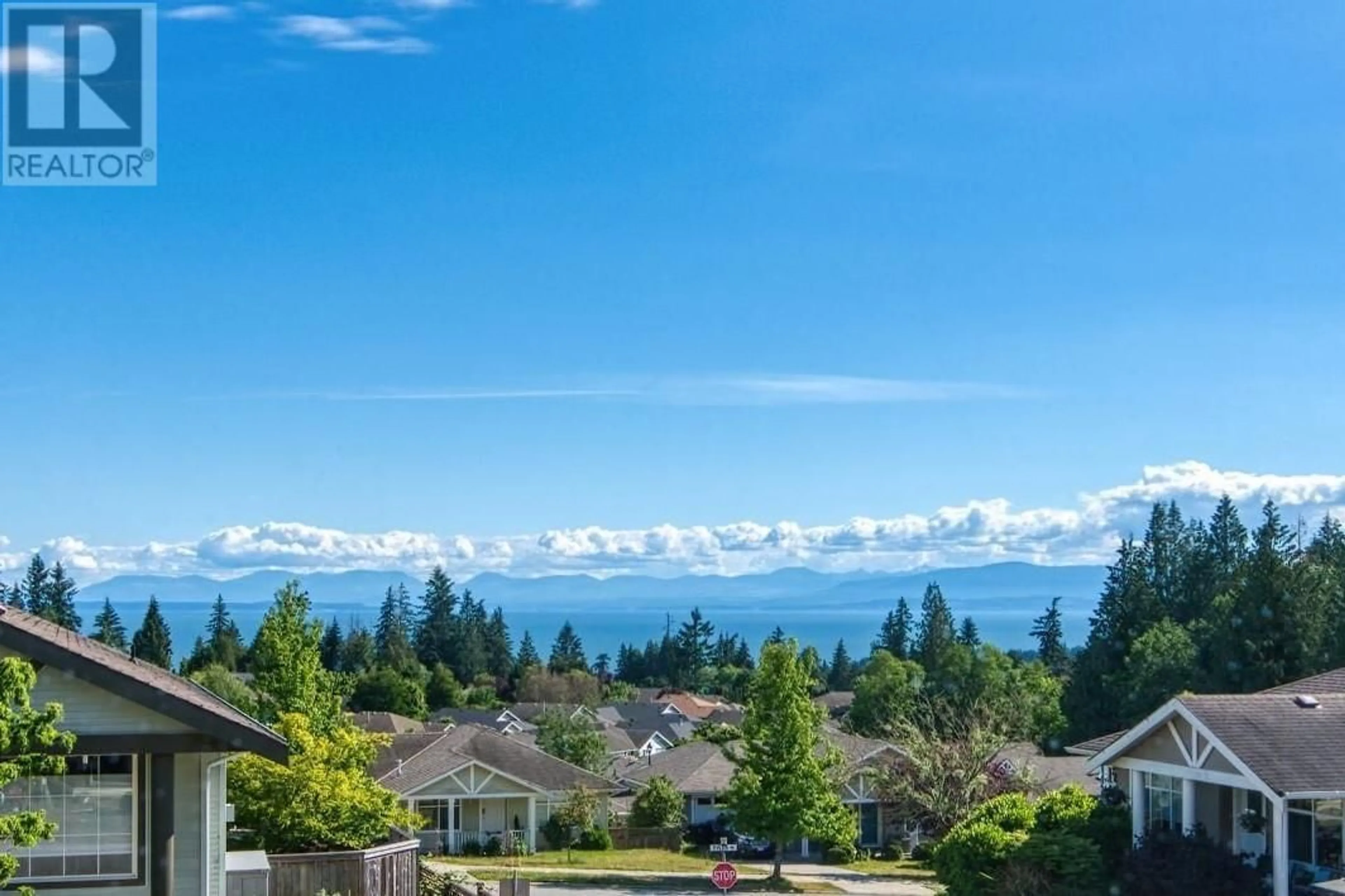 A pic from outside/outdoor area/front of a property/back of a property/a pic from drone, mountain view for 5683 EMILY WAY, Sechelt British Columbia V7Z0N5