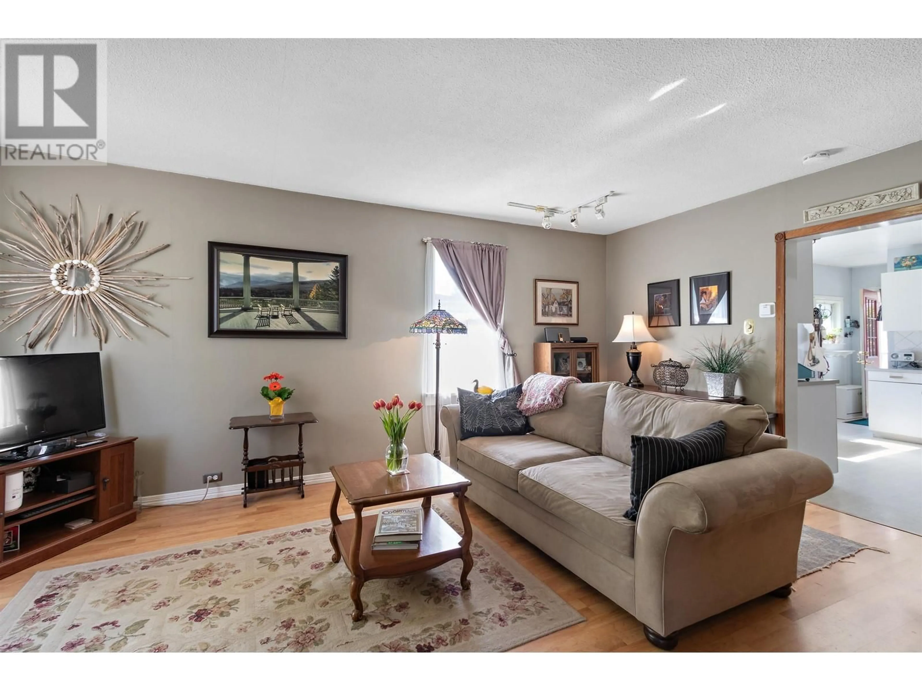 Living room with furniture, unknown for 20283 LORNE AVENUE, Maple Ridge British Columbia V2X1G2