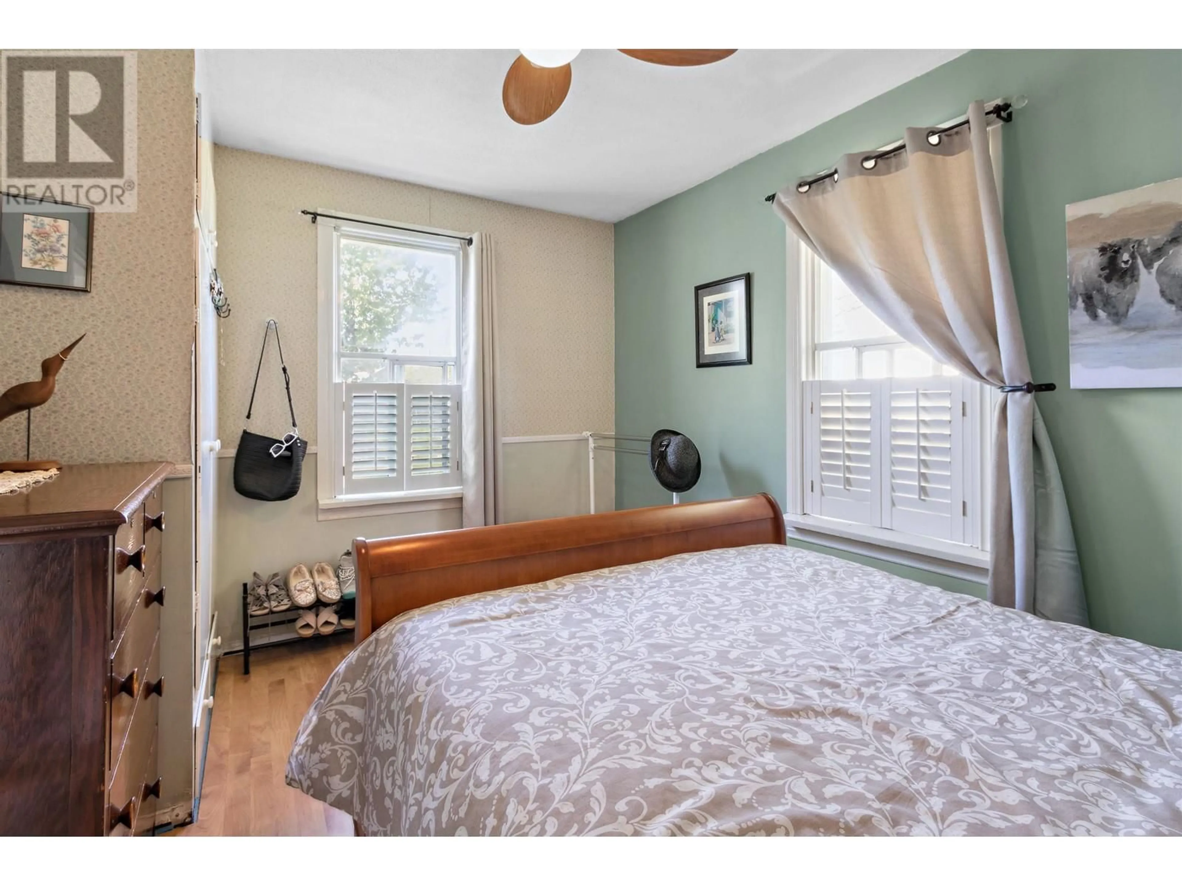 Bedroom with bed, wood/laminate floor for 20283 LORNE AVENUE, Maple Ridge British Columbia V2X1G2