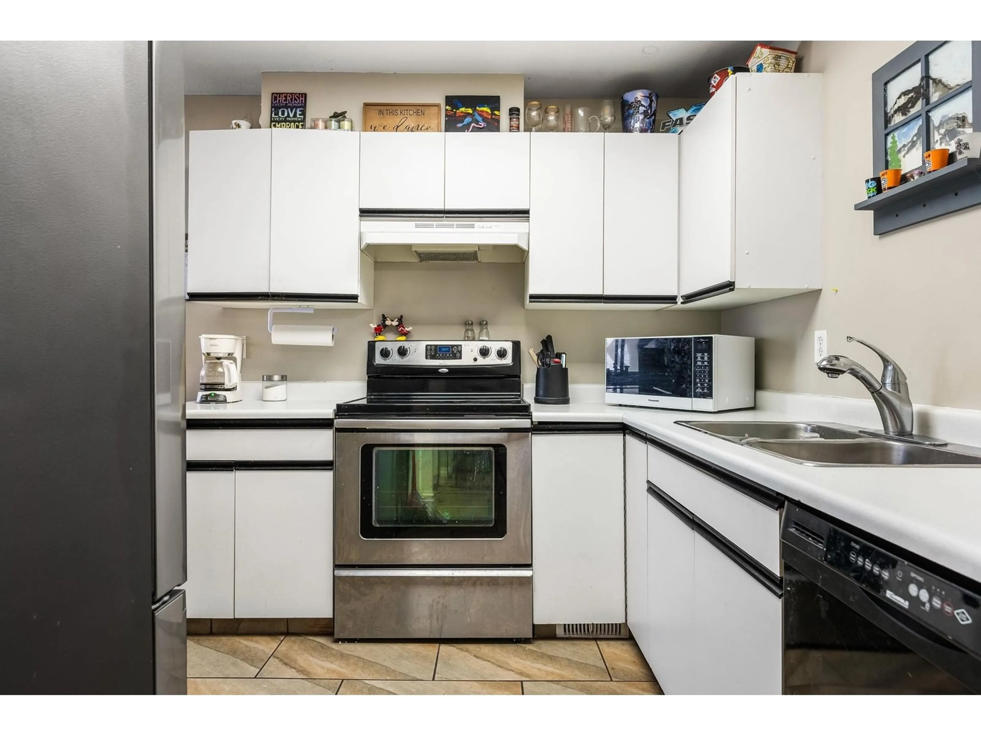 Standard kitchen, unknown for 18 - 5536 VEDDER ROAD, Chilliwack British Columbia V2R3X5