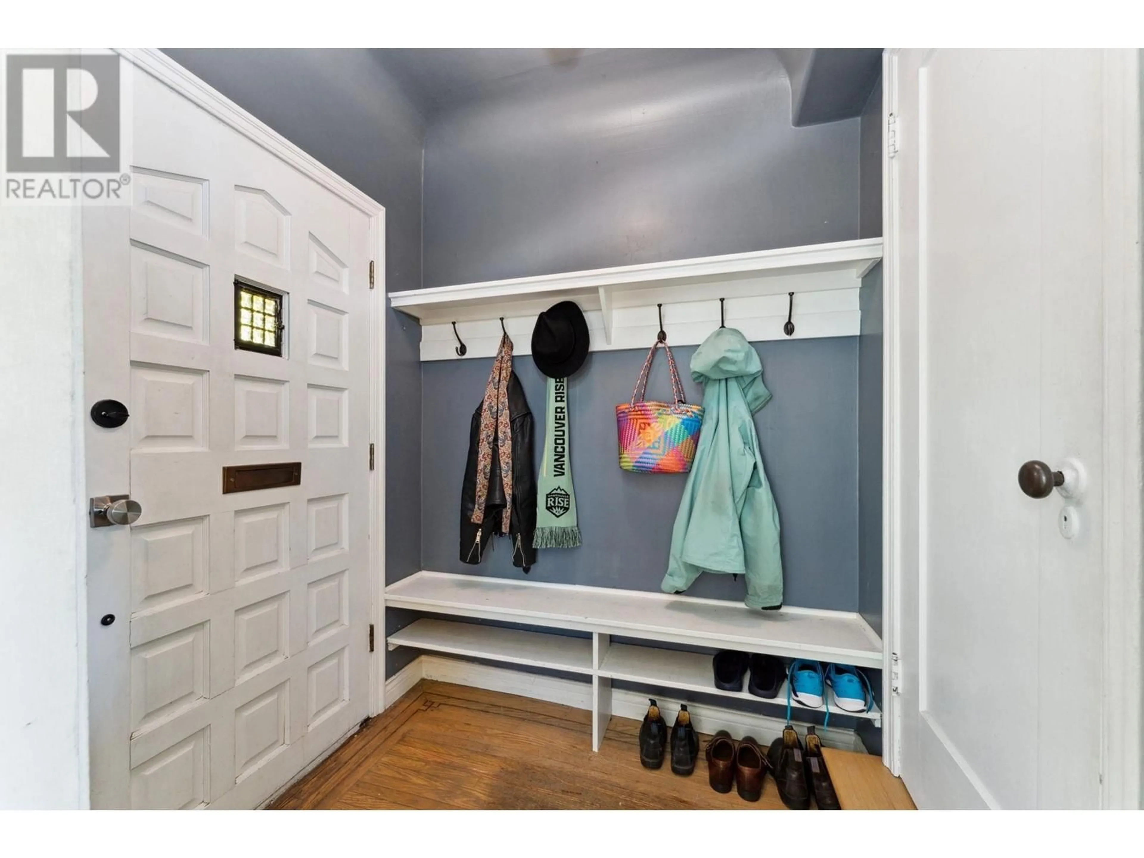 Indoor entryway for 3039 GRANT STREET, Vancouver British Columbia V5K3H8
