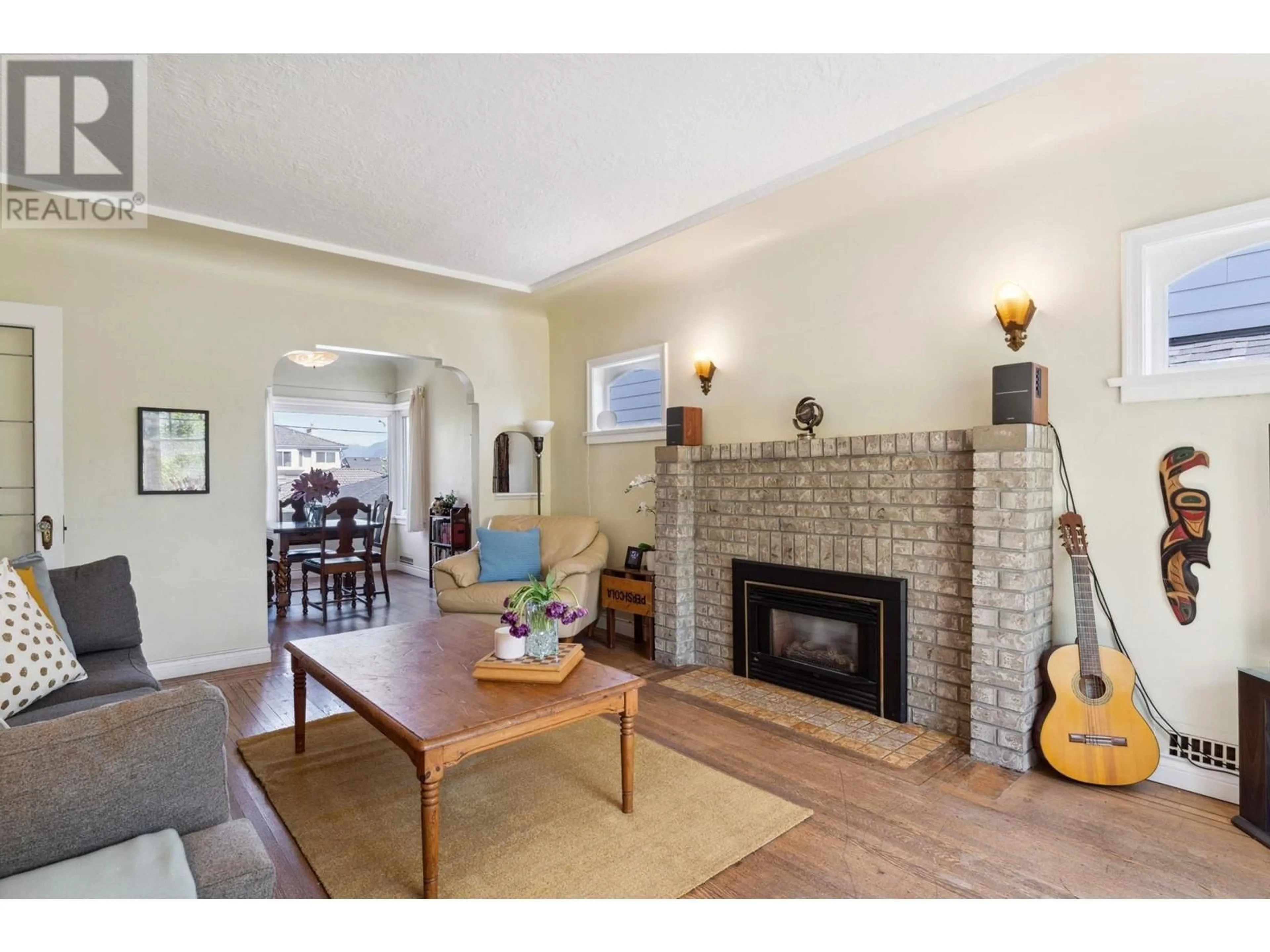 Living room with furniture, unknown for 3039 GRANT STREET, Vancouver British Columbia V5K3H8