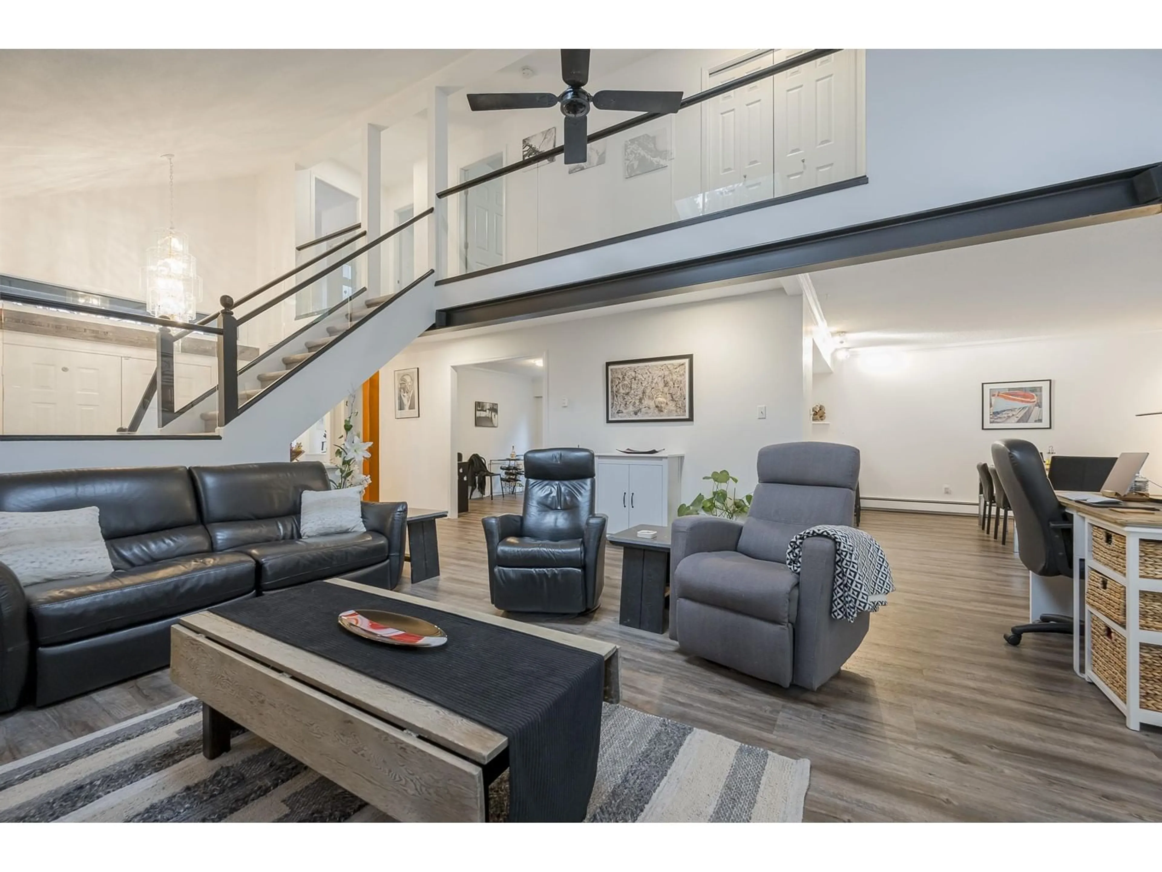 Living room with furniture, unknown for 20152 37, Langley British Columbia V3A7K5