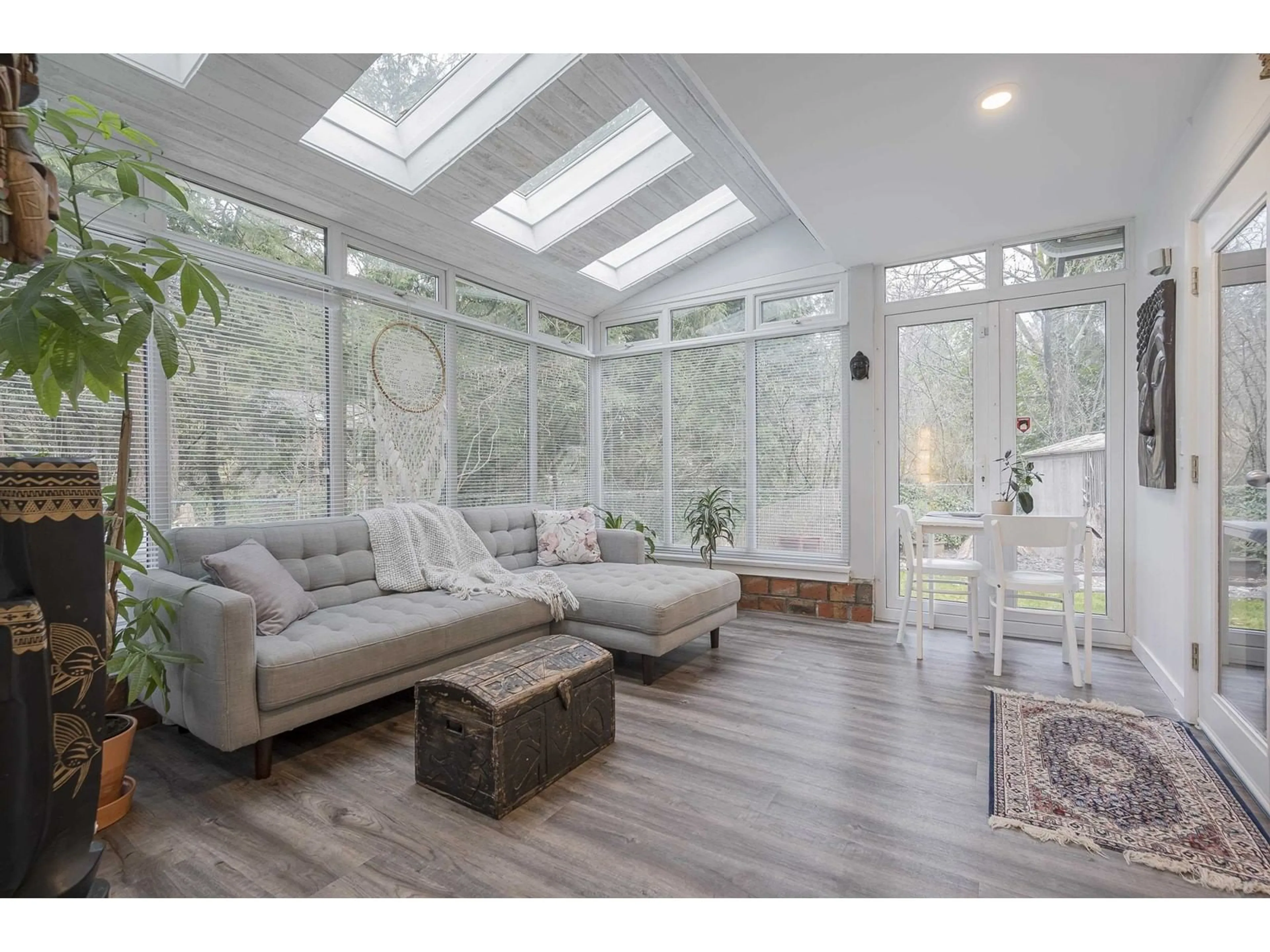 Living room with furniture, wood/laminate floor for 20152 37, Langley British Columbia V3A7K5