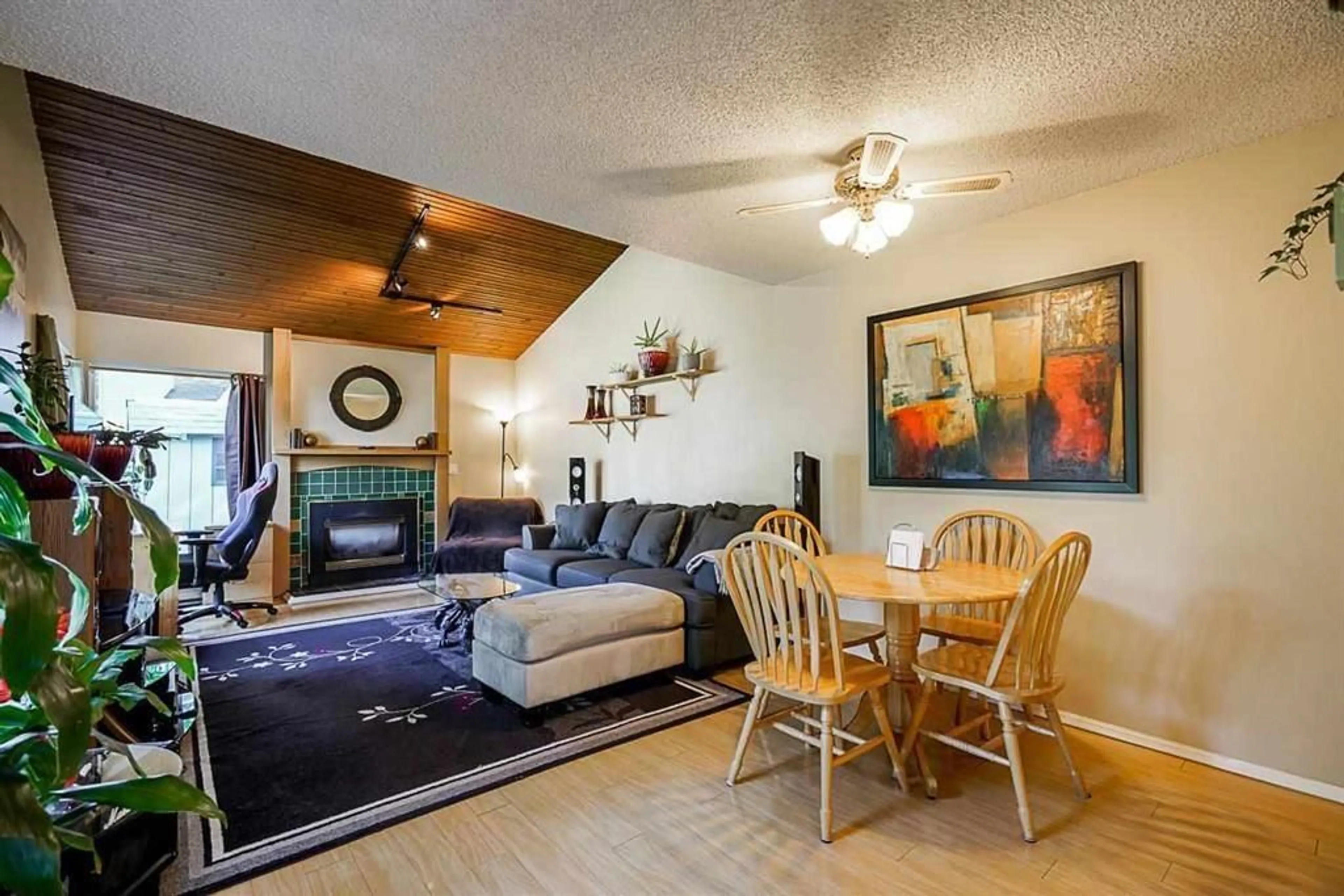 Living room with furniture, wood/laminate floor for 6058 GREENSIDE EAST, Surrey British Columbia V3S5M8