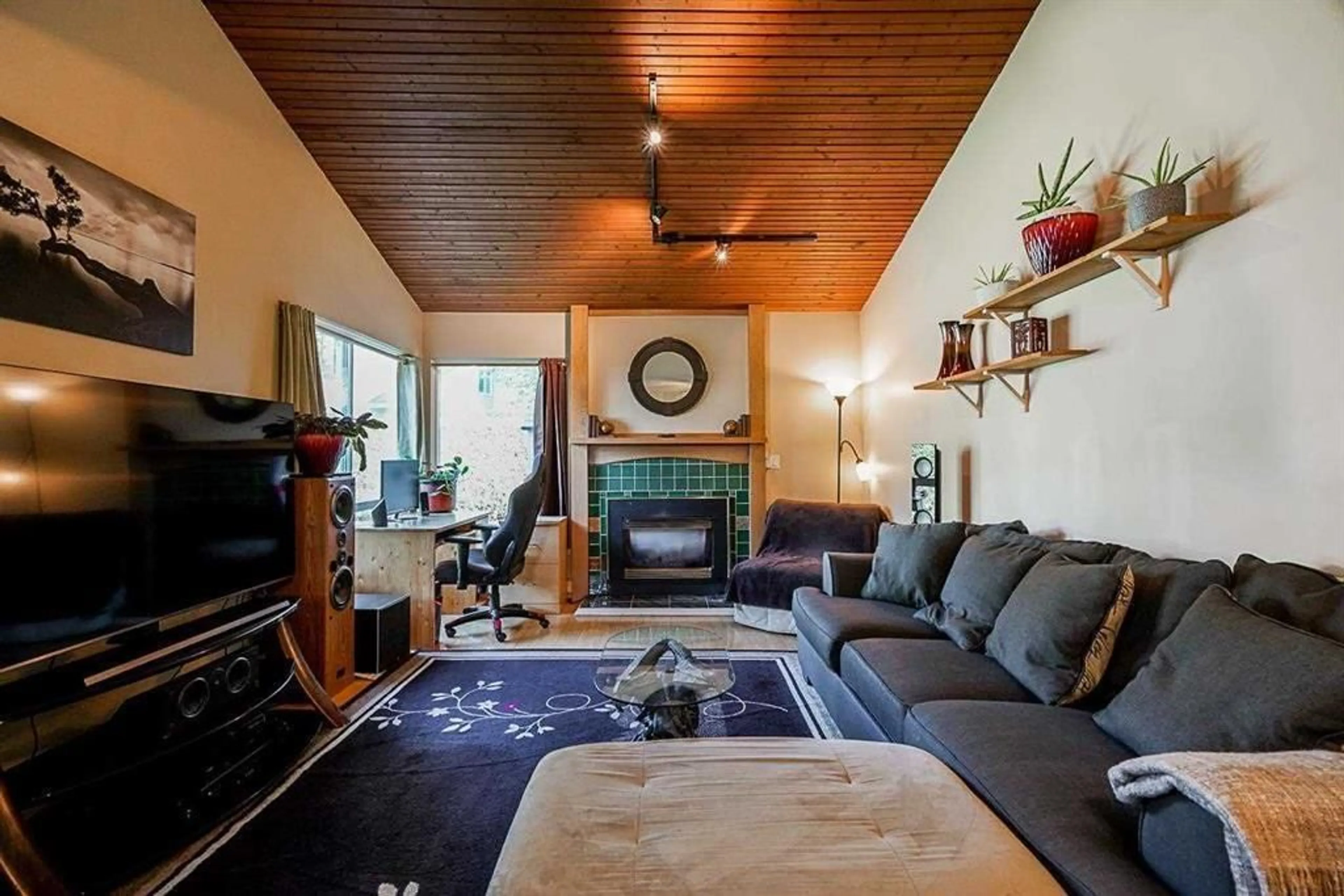 Living room with furniture, unknown for 6058 GREENSIDE EAST, Surrey British Columbia V3S5M8
